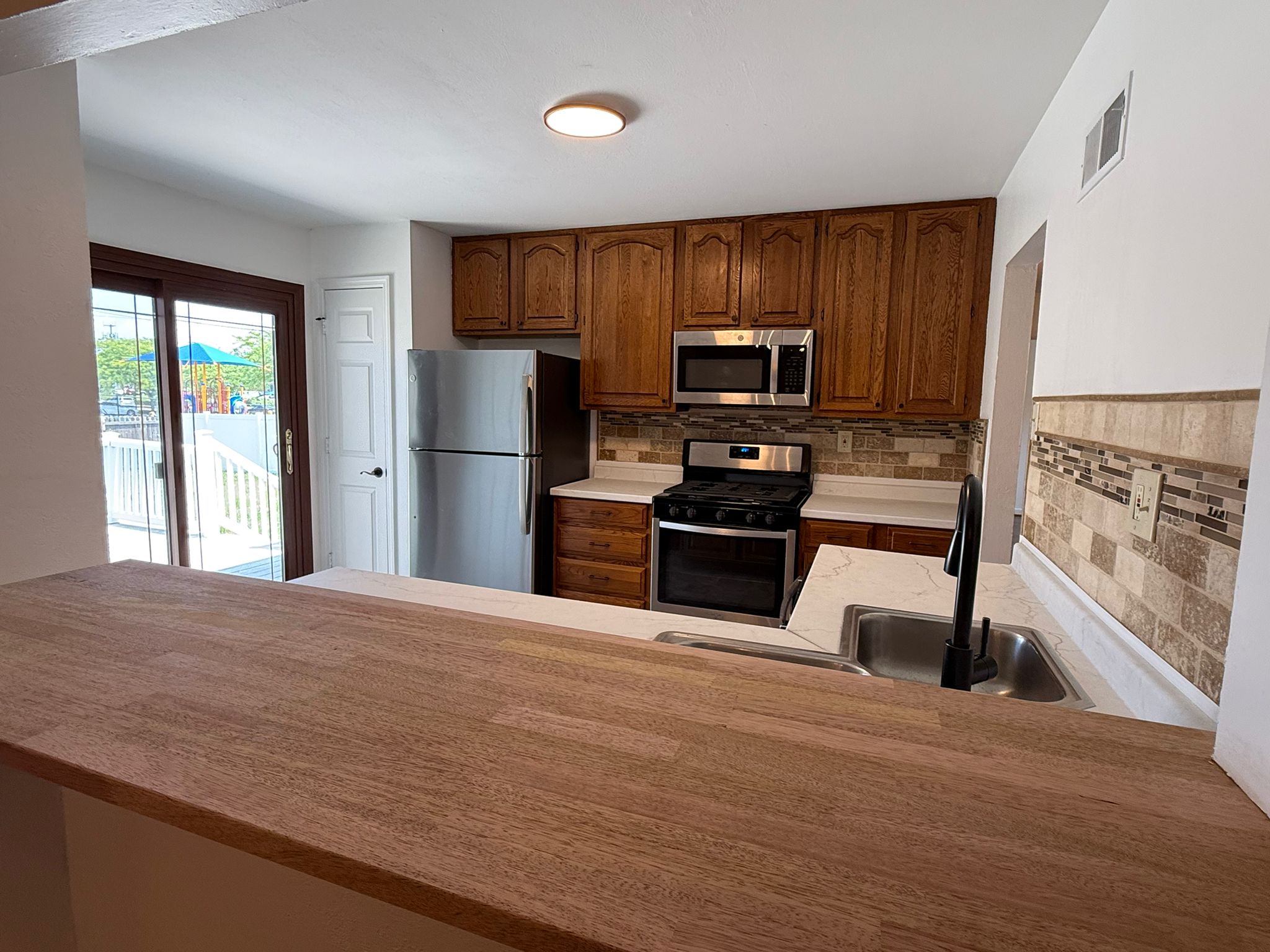 3 Bedrooms Bedrooms, ,1.5 BathroomsBathrooms,Woodford Rentals,For Rent,1360