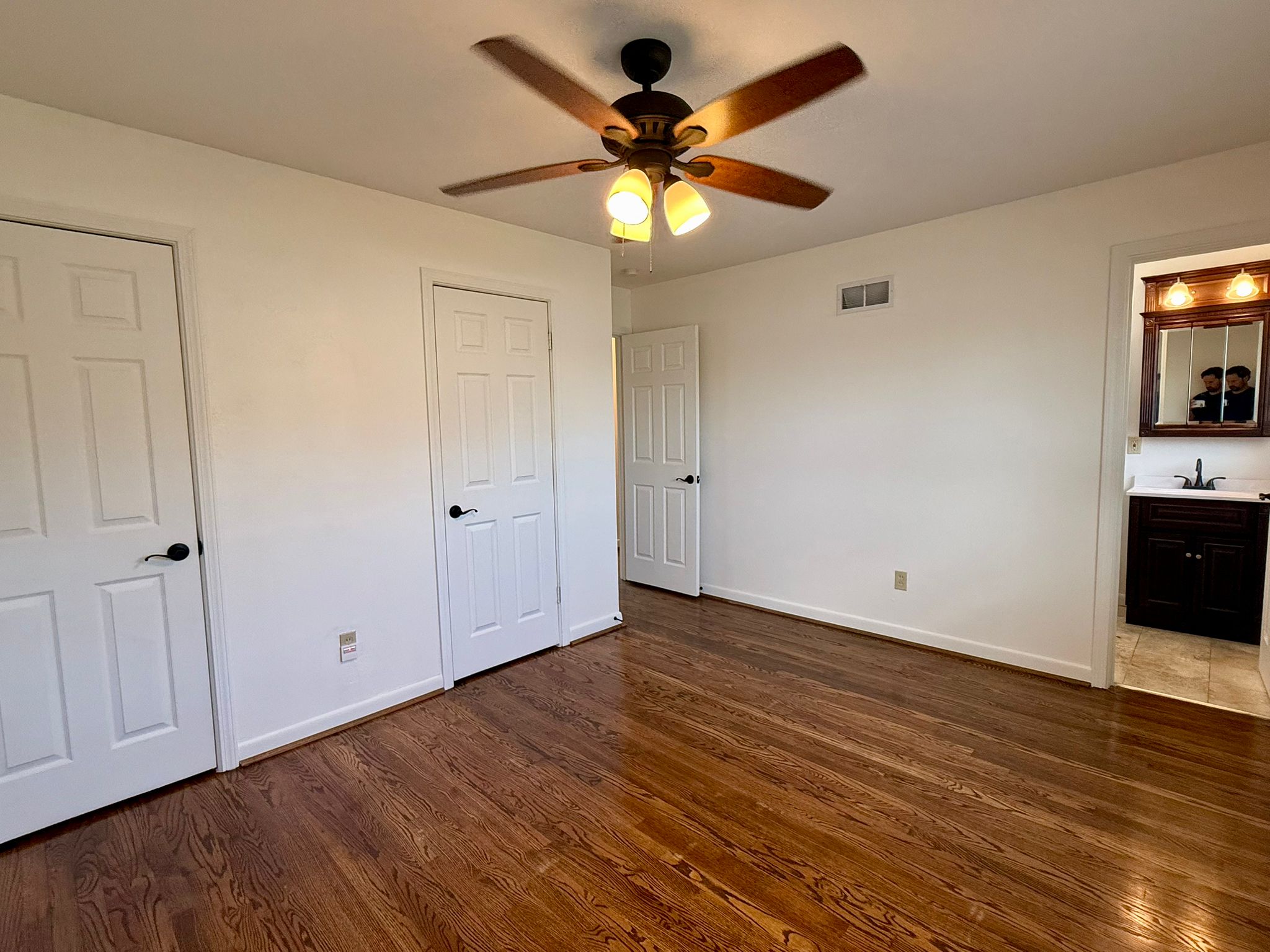 3 Bedrooms Bedrooms, ,1.5 BathroomsBathrooms,Woodford Rentals,For Rent,1360