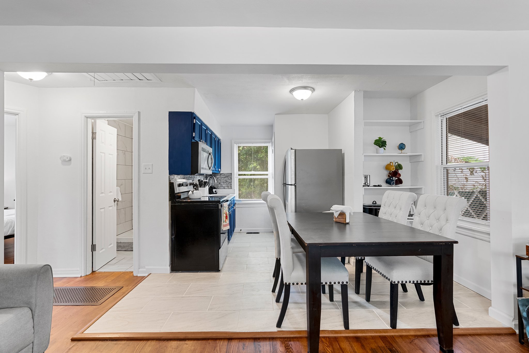 3 Bedrooms Bedrooms, ,1 BathroomBathrooms,Woodford Rentals,For Rent,1362