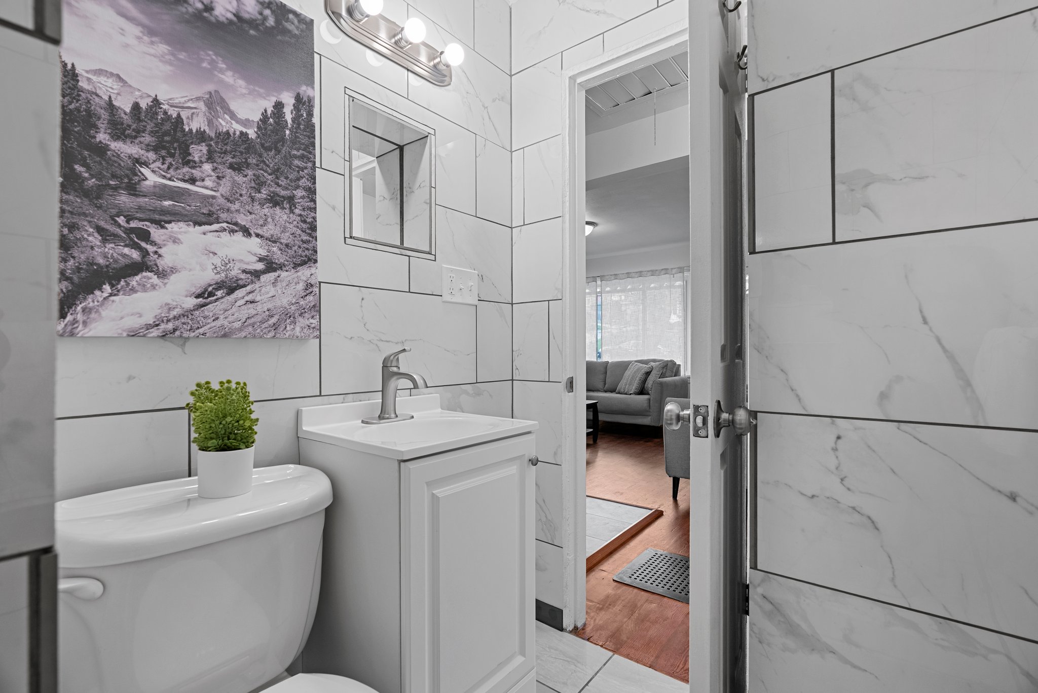 3 Bedrooms Bedrooms, ,1 BathroomBathrooms,Woodford Rentals,For Rent,1362