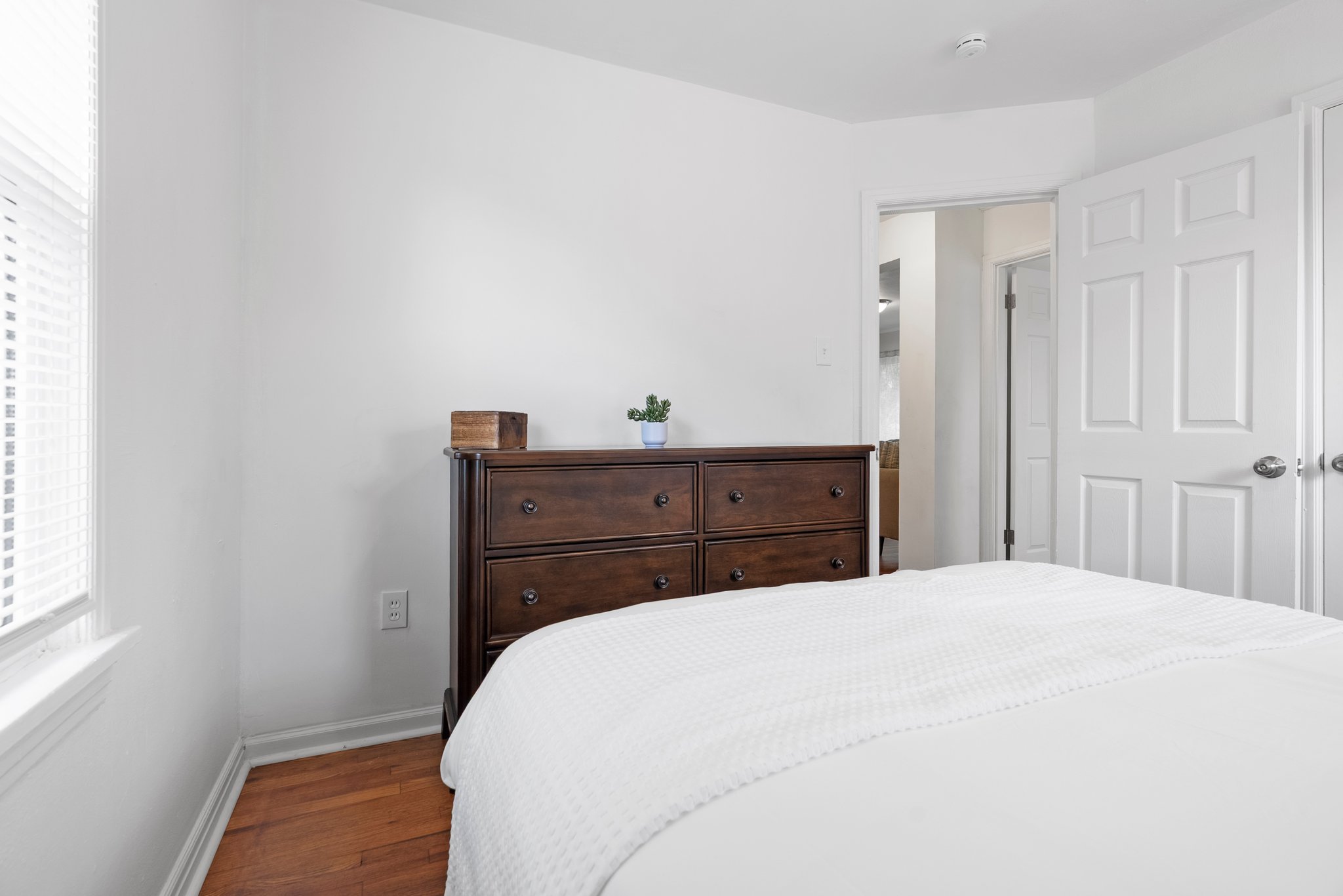 3 Bedrooms Bedrooms, ,1 BathroomBathrooms,Woodford Rentals,For Rent,1362