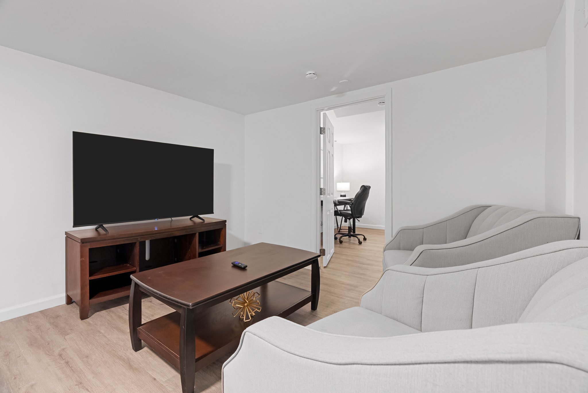3 Bedrooms Bedrooms, ,1 BathroomBathrooms,Woodford Rentals,For Rent,1362