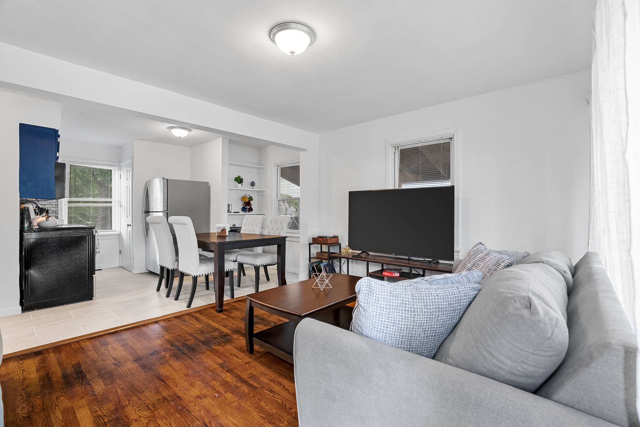 3 Bedrooms Bedrooms, ,1 BathroomBathrooms,Woodford Rentals,For Rent,1362