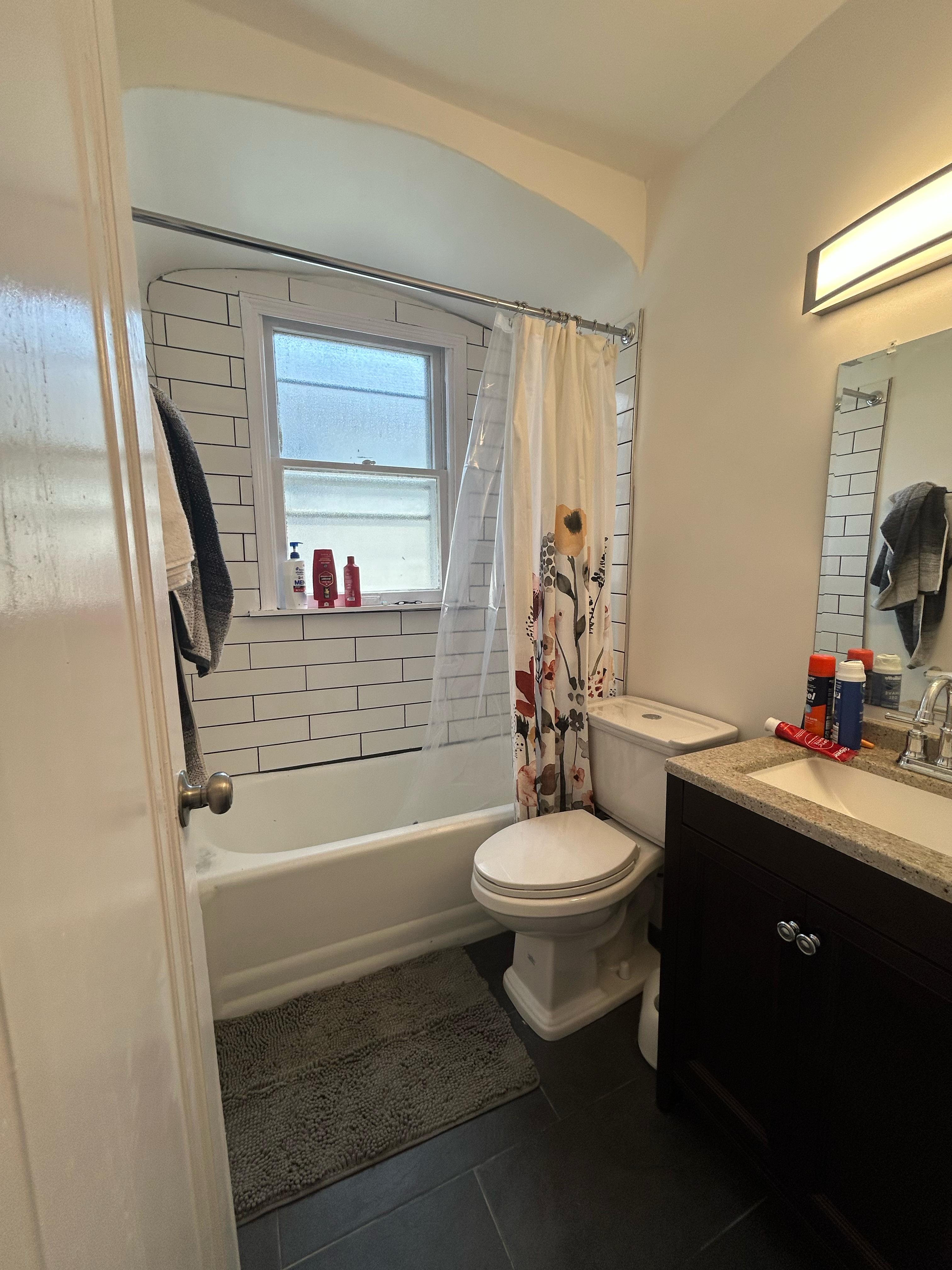 4 Bedrooms Bedrooms, ,2 BathroomsBathrooms,Woodford Rentals,For Rent,1366