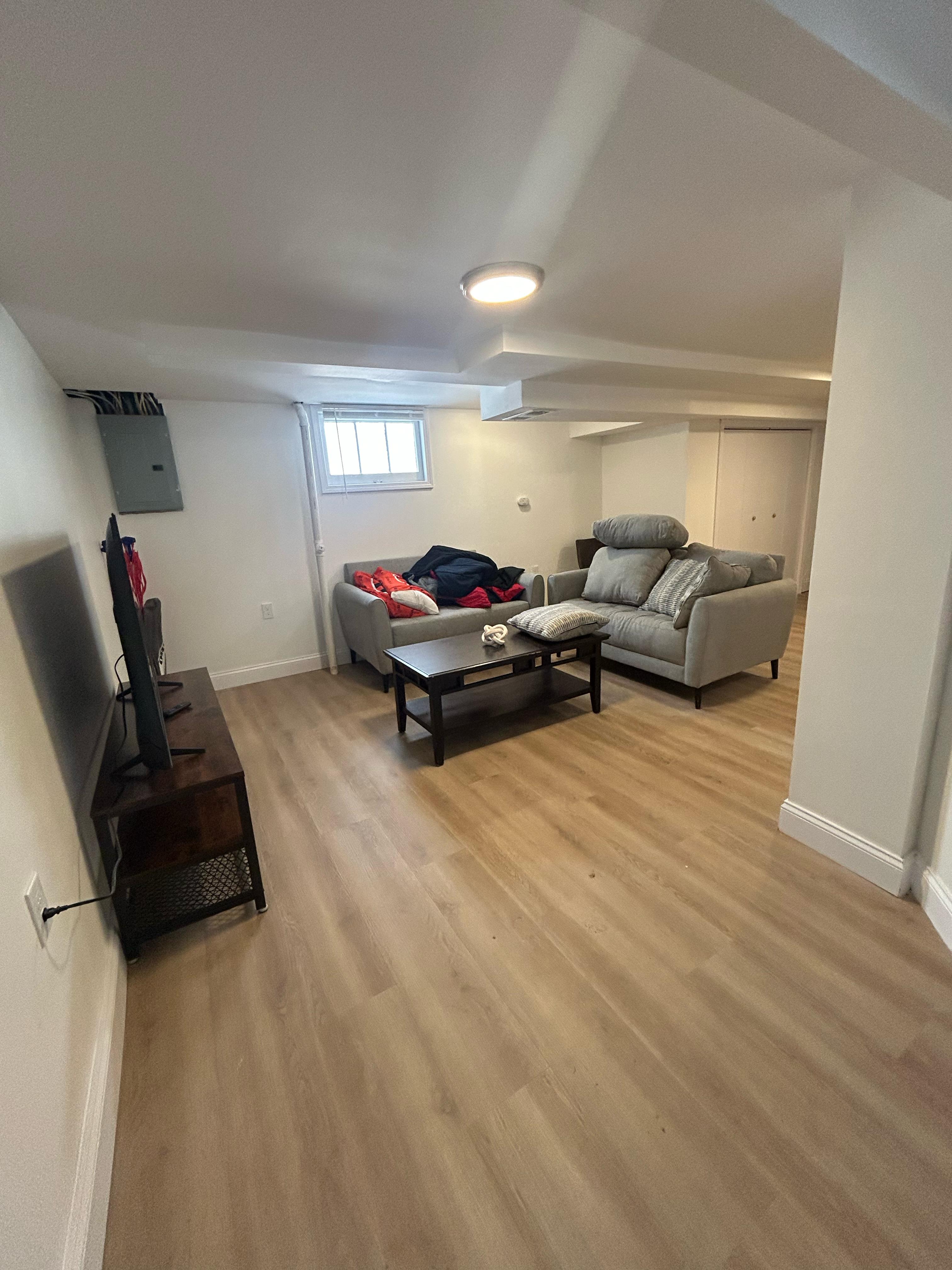 4 Bedrooms Bedrooms, ,2 BathroomsBathrooms,Woodford Rentals,For Rent,1366