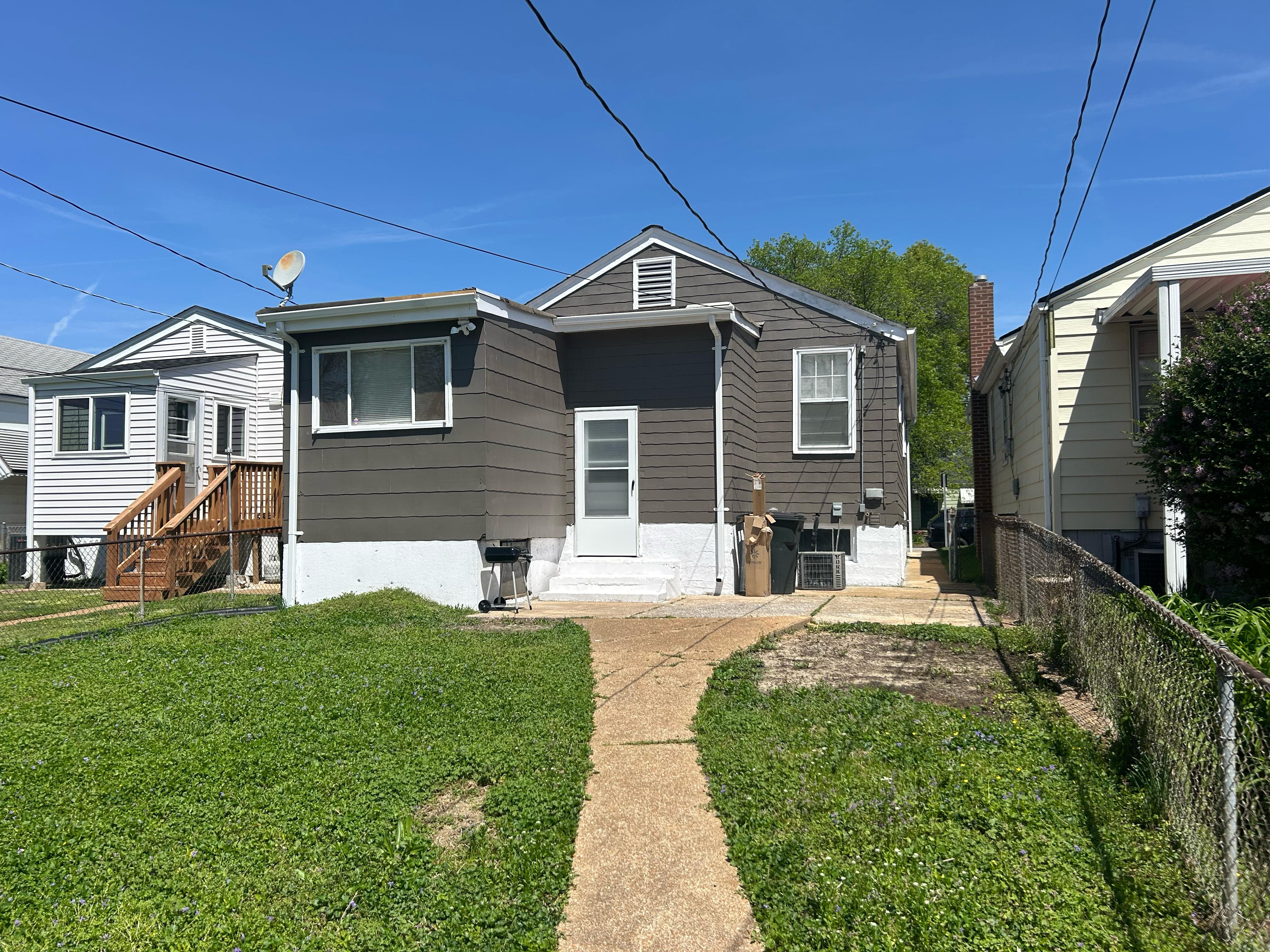 4 Bedrooms Bedrooms, ,2 BathroomsBathrooms,Woodford Rentals,For Rent,1366