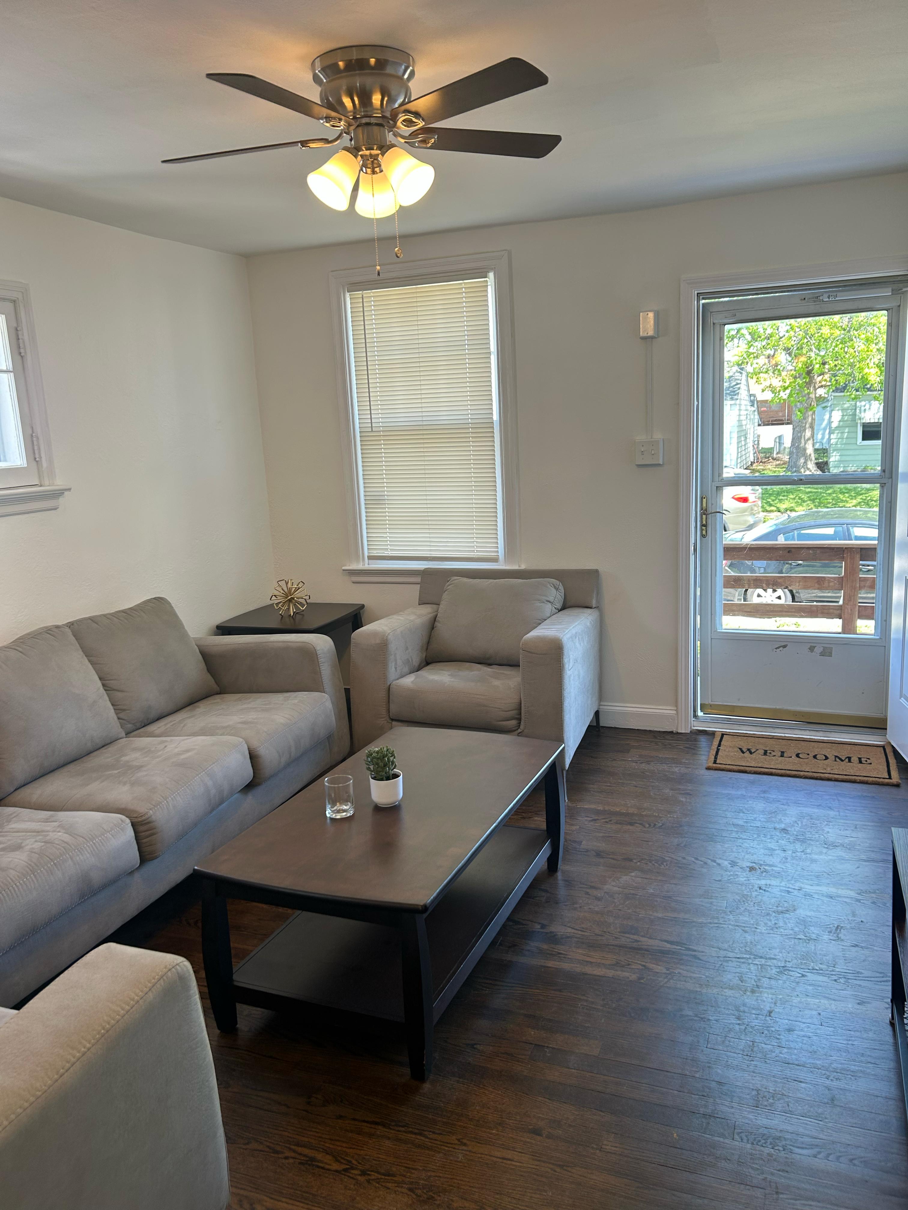 4 Bedrooms Bedrooms, ,2 BathroomsBathrooms,Woodford Rentals,For Rent,1366