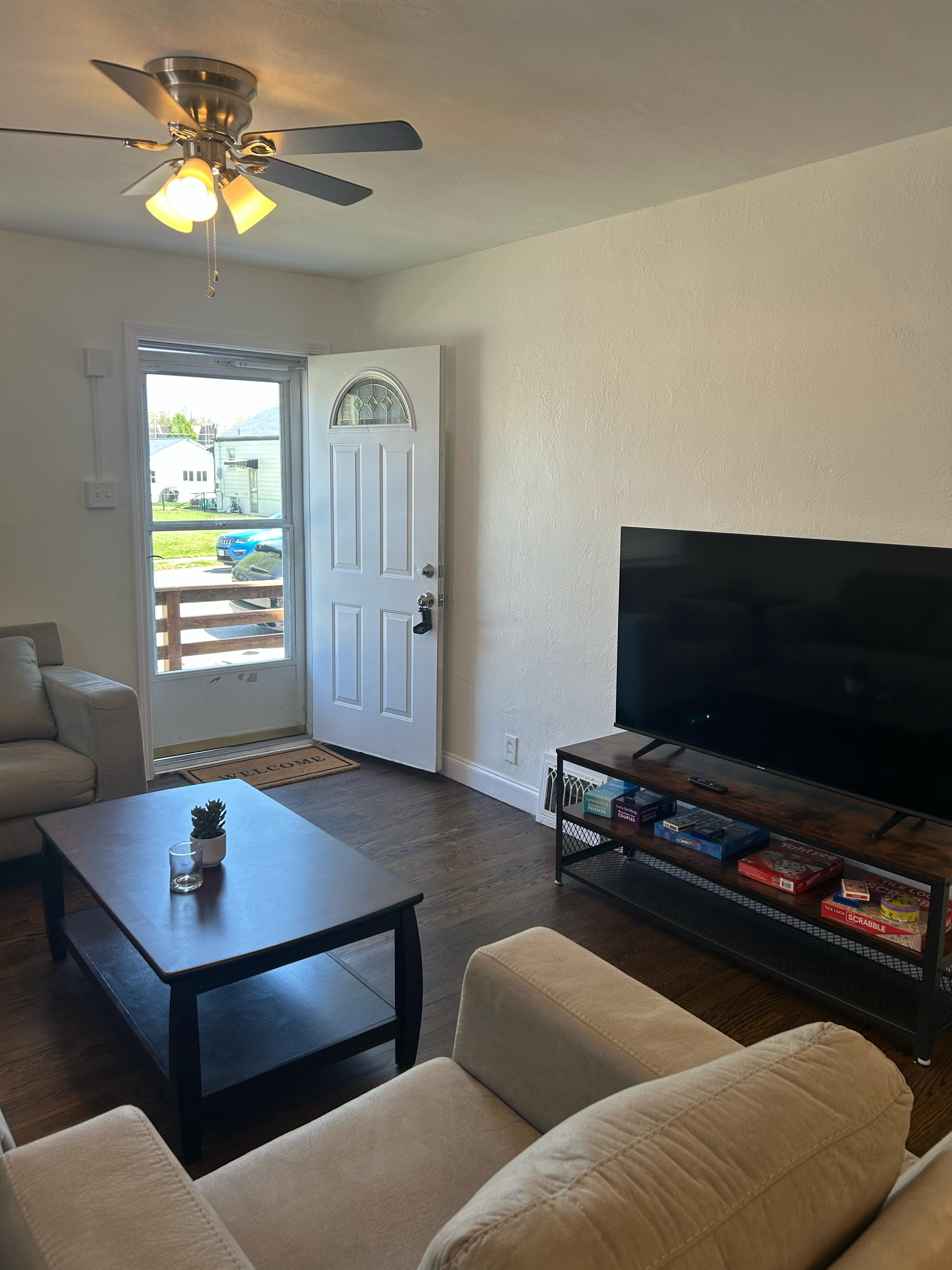 4 Bedrooms Bedrooms, ,2 BathroomsBathrooms,Woodford Rentals,For Rent,1366