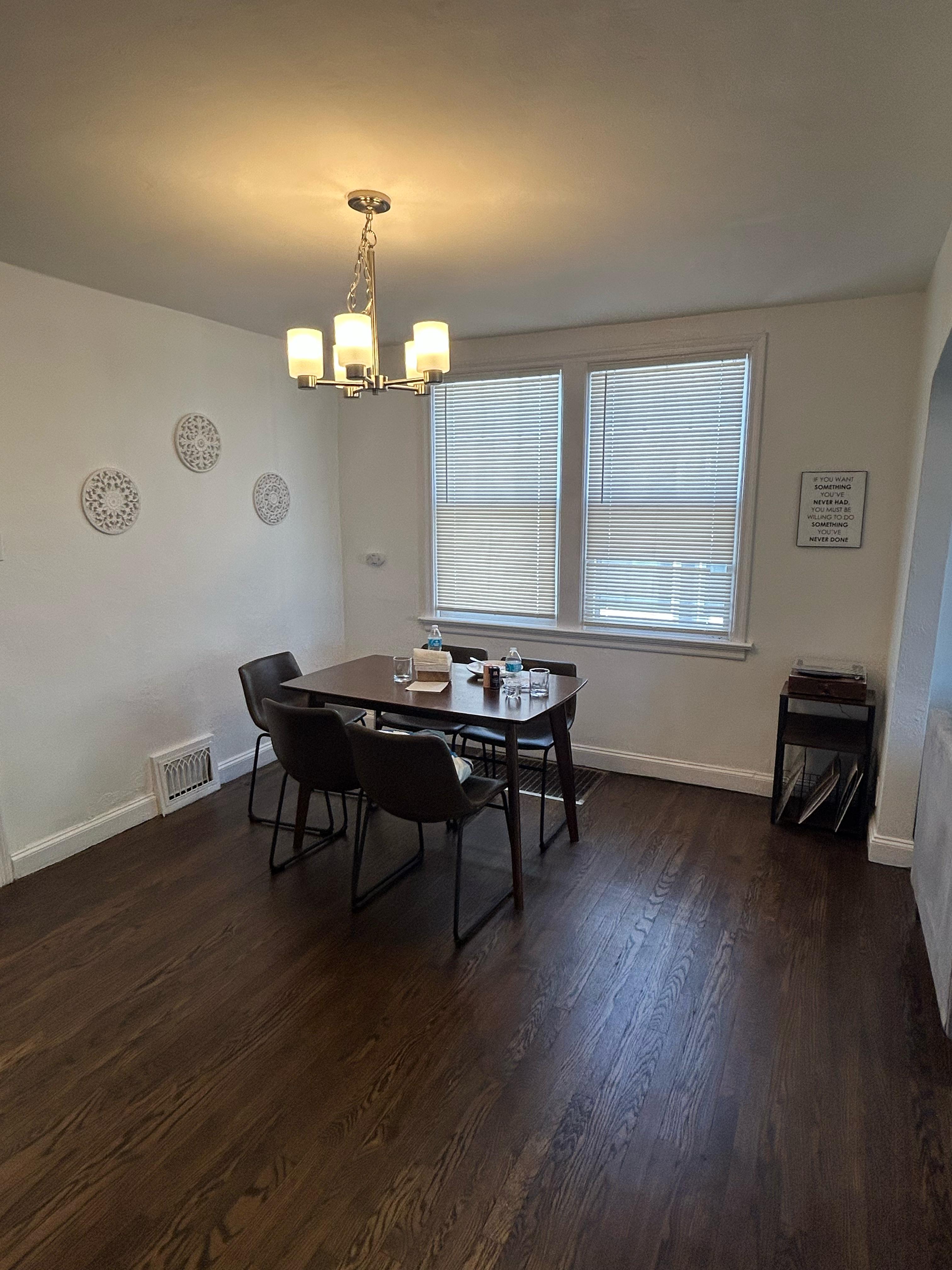4 Bedrooms Bedrooms, ,2 BathroomsBathrooms,Woodford Rentals,For Rent,1366