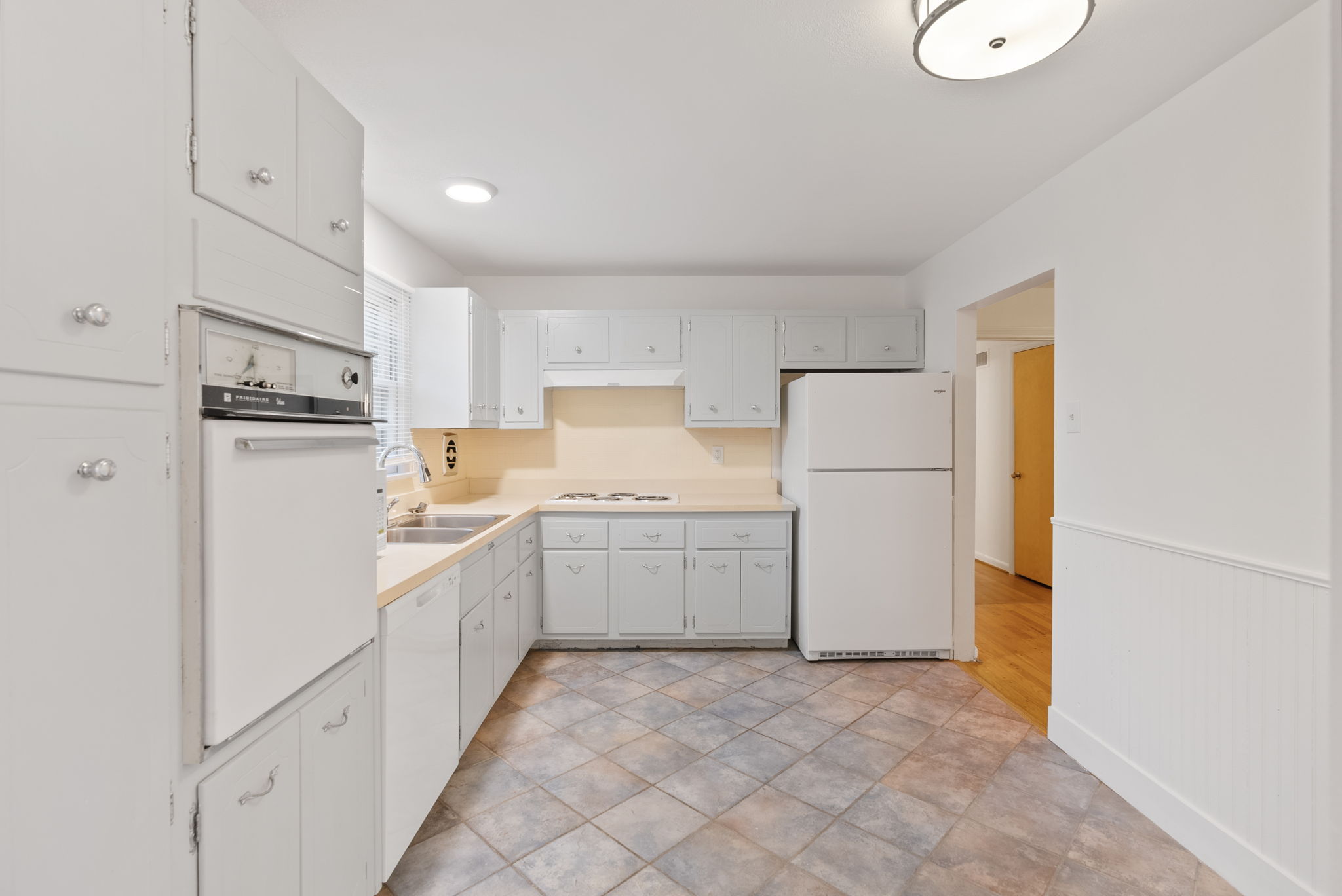 4 Bedrooms Bedrooms, ,2 BathroomsBathrooms,Woodford Rentals,For Rent,1367