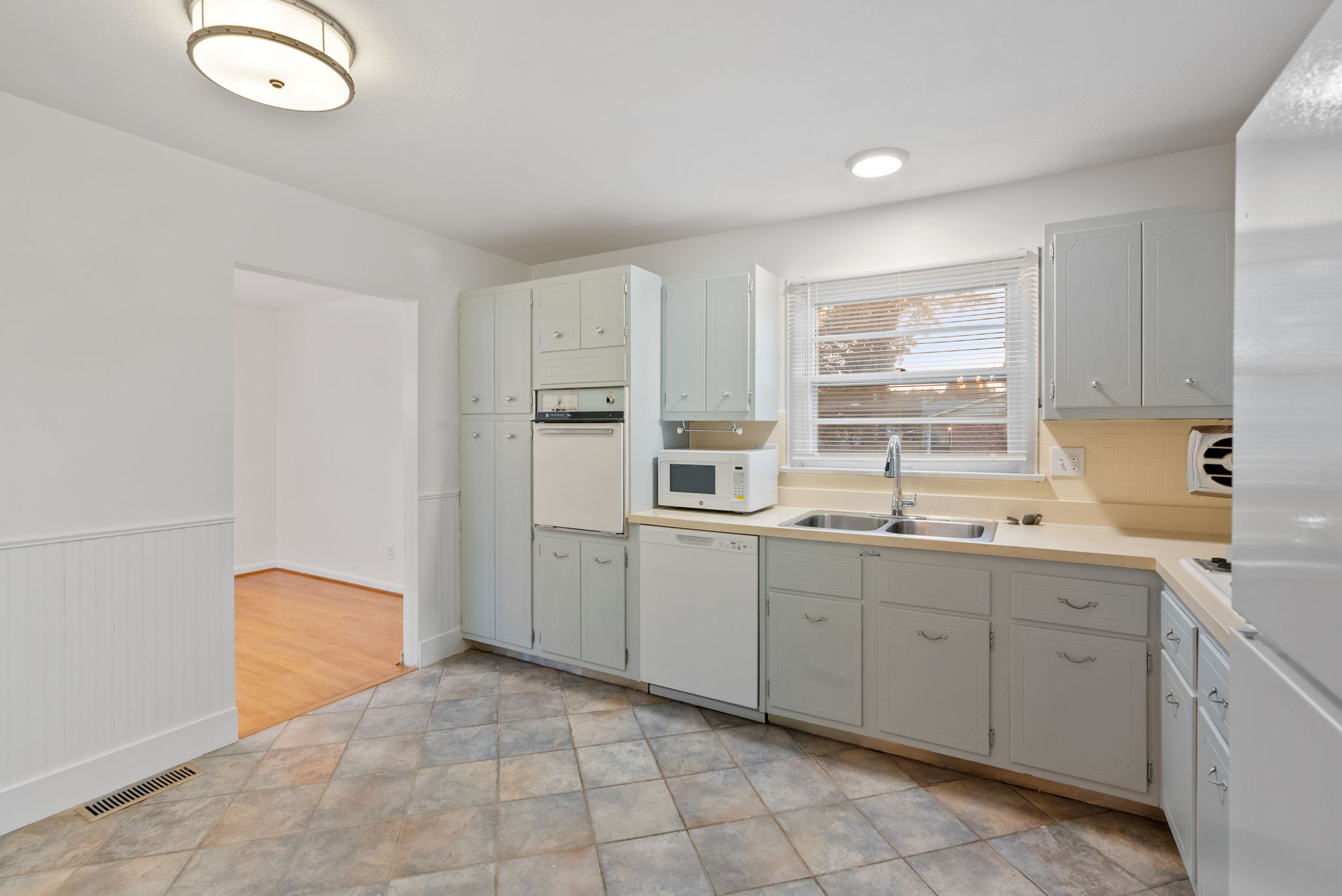 4 Bedrooms Bedrooms, ,2 BathroomsBathrooms,Woodford Rentals,For Rent,1367