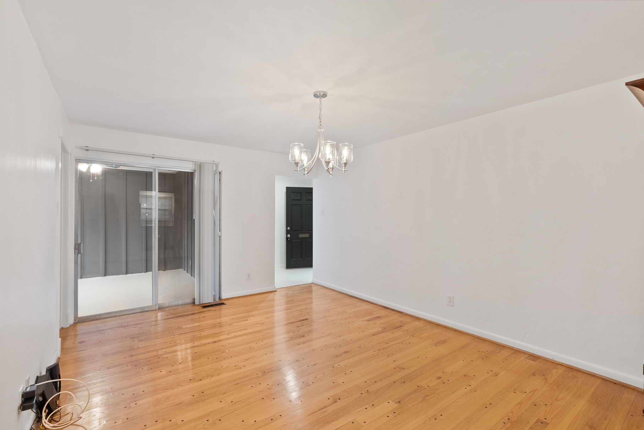 4 Bedrooms Bedrooms, ,2 BathroomsBathrooms,Woodford Rentals,For Rent,1367