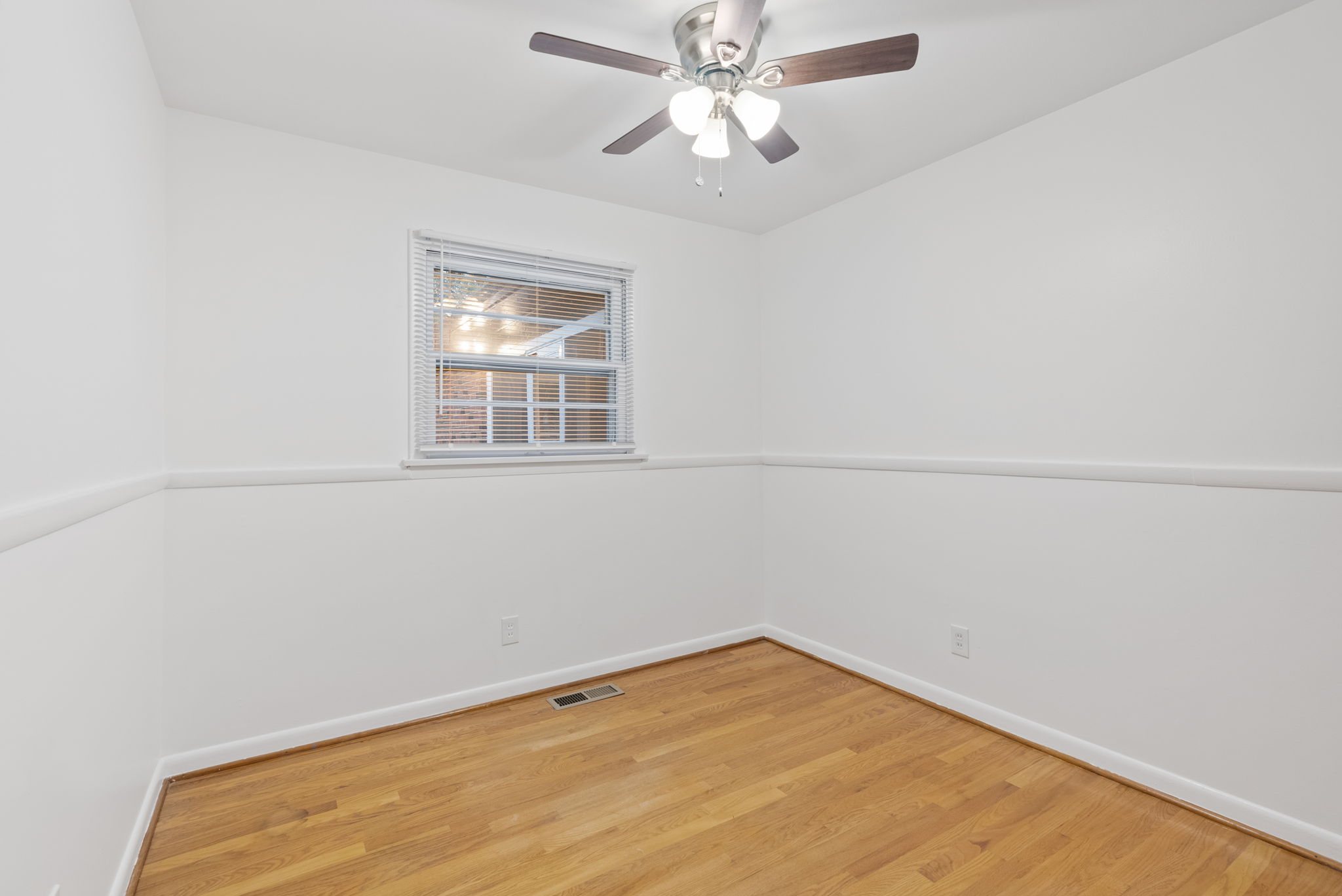 4 Bedrooms Bedrooms, ,2 BathroomsBathrooms,Woodford Rentals,For Rent,1367