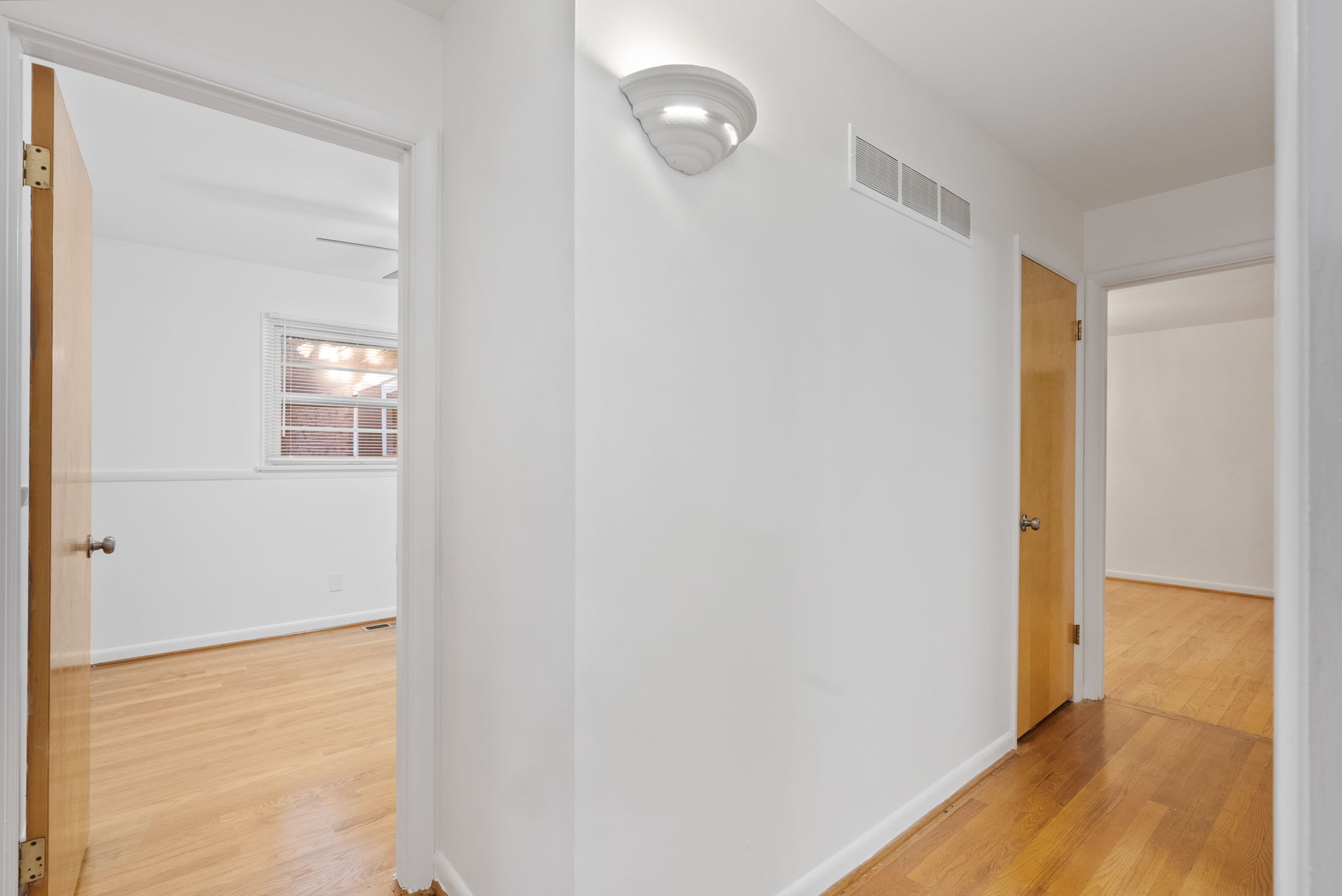 4 Bedrooms Bedrooms, ,2 BathroomsBathrooms,Woodford Rentals,For Rent,1367