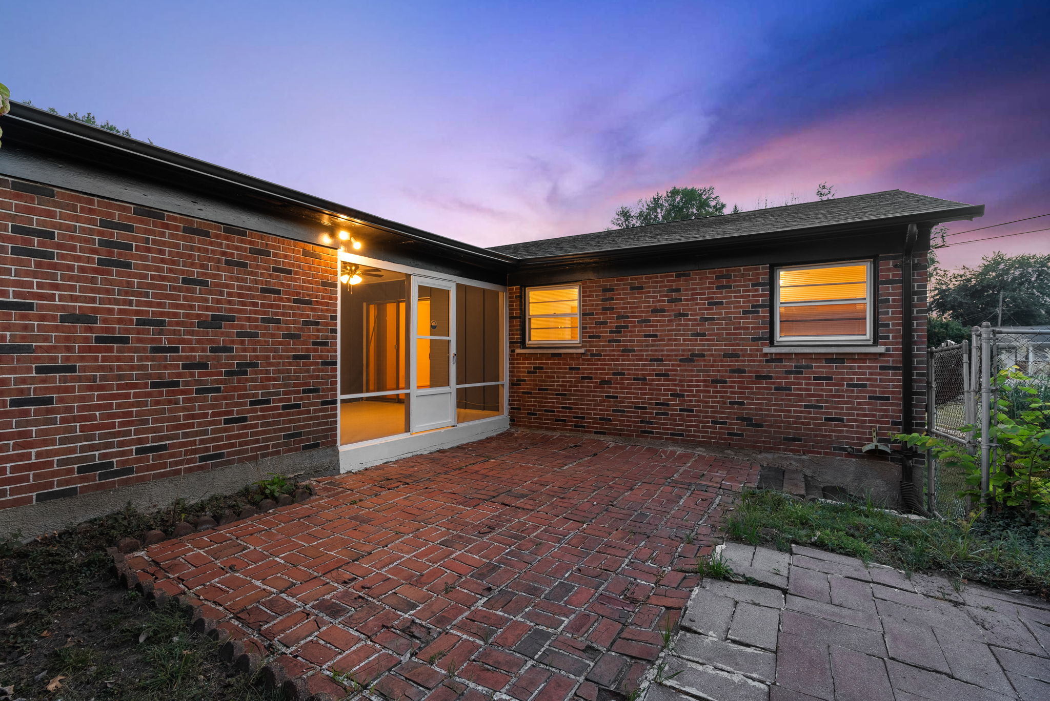 4 Bedrooms Bedrooms, ,2 BathroomsBathrooms,Woodford Rentals,For Rent,1367