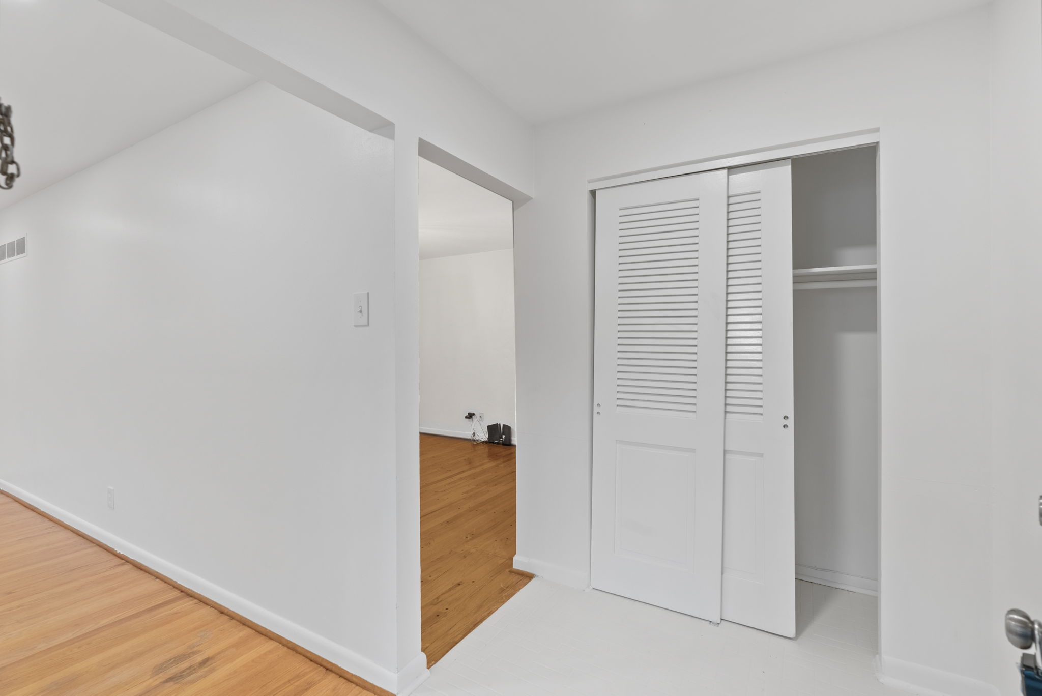4 Bedrooms Bedrooms, ,2 BathroomsBathrooms,Woodford Rentals,For Rent,1367