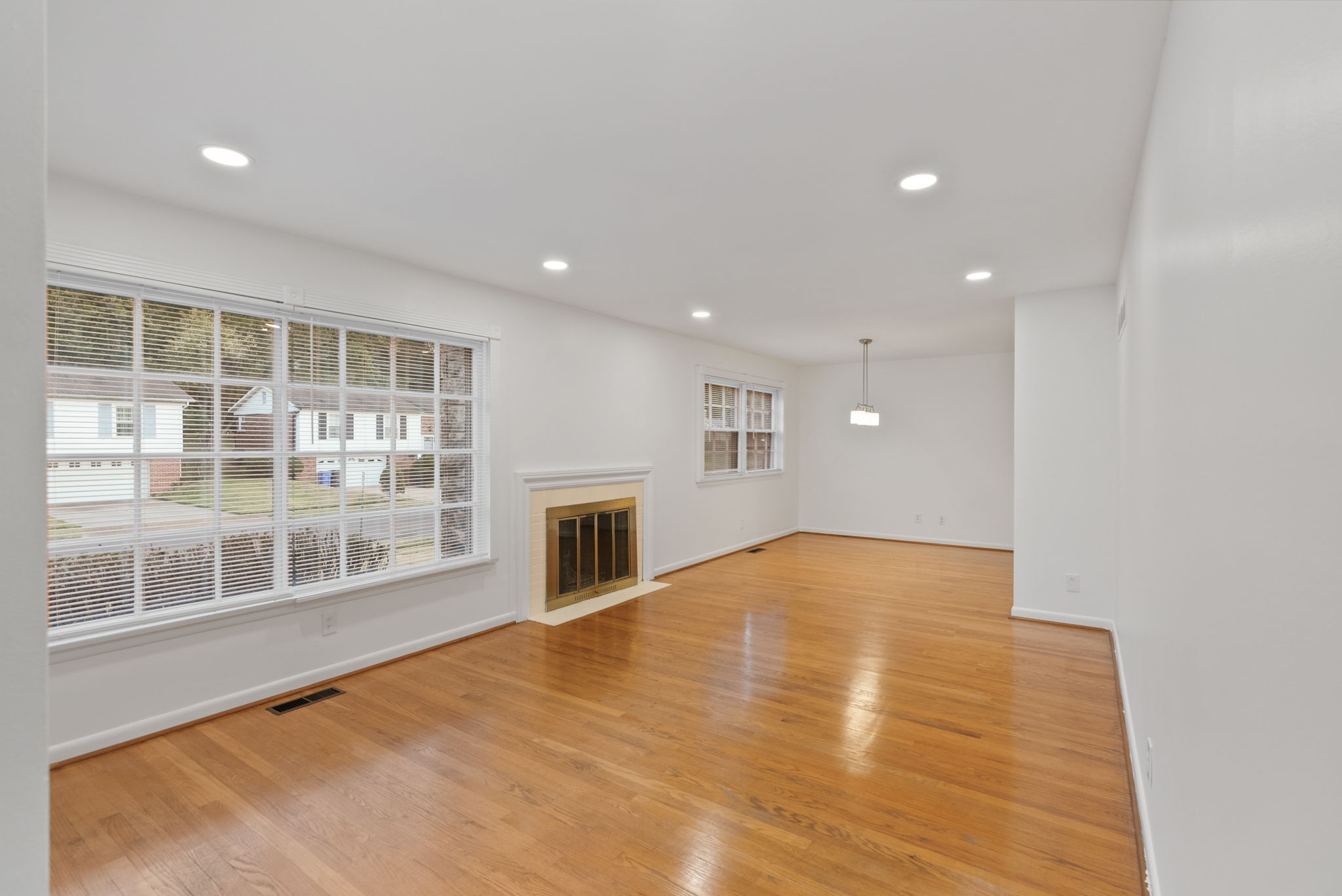 4 Bedrooms Bedrooms, ,2 BathroomsBathrooms,Woodford Rentals,For Rent,1367