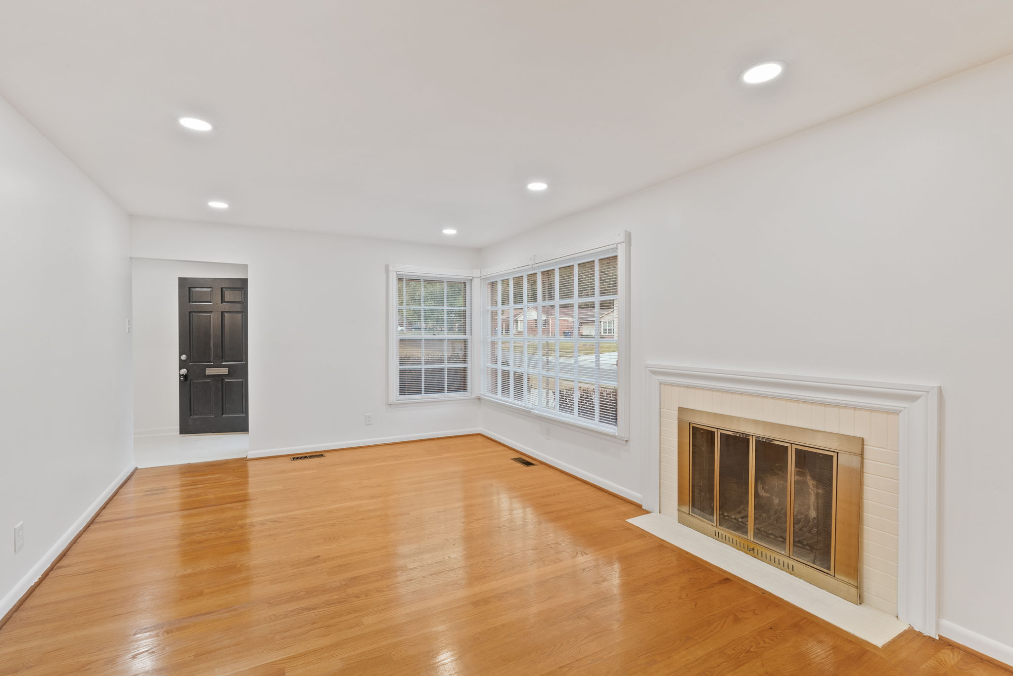 4 Bedrooms Bedrooms, ,2 BathroomsBathrooms,Woodford Rentals,For Rent,1367