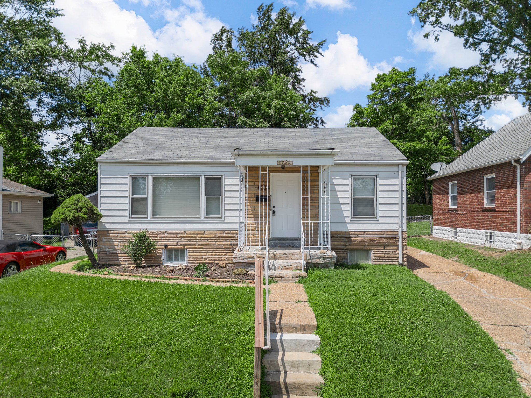 2 Bedrooms Bedrooms, ,1 BathroomBathrooms,Woodford Rentals,For Rent,1369