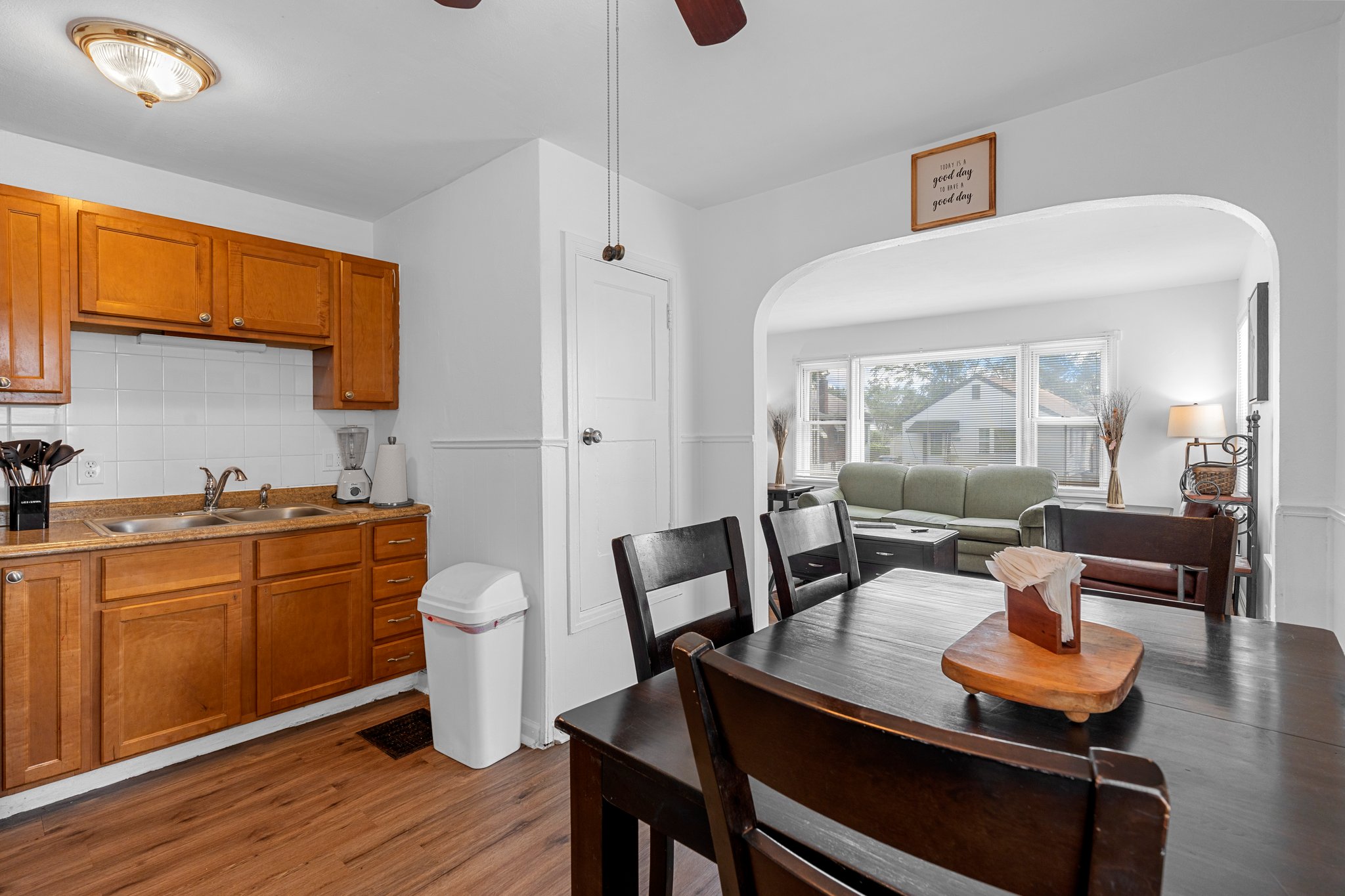 2 Bedrooms Bedrooms, ,1 BathroomBathrooms,Woodford Rentals,For Rent,1369
