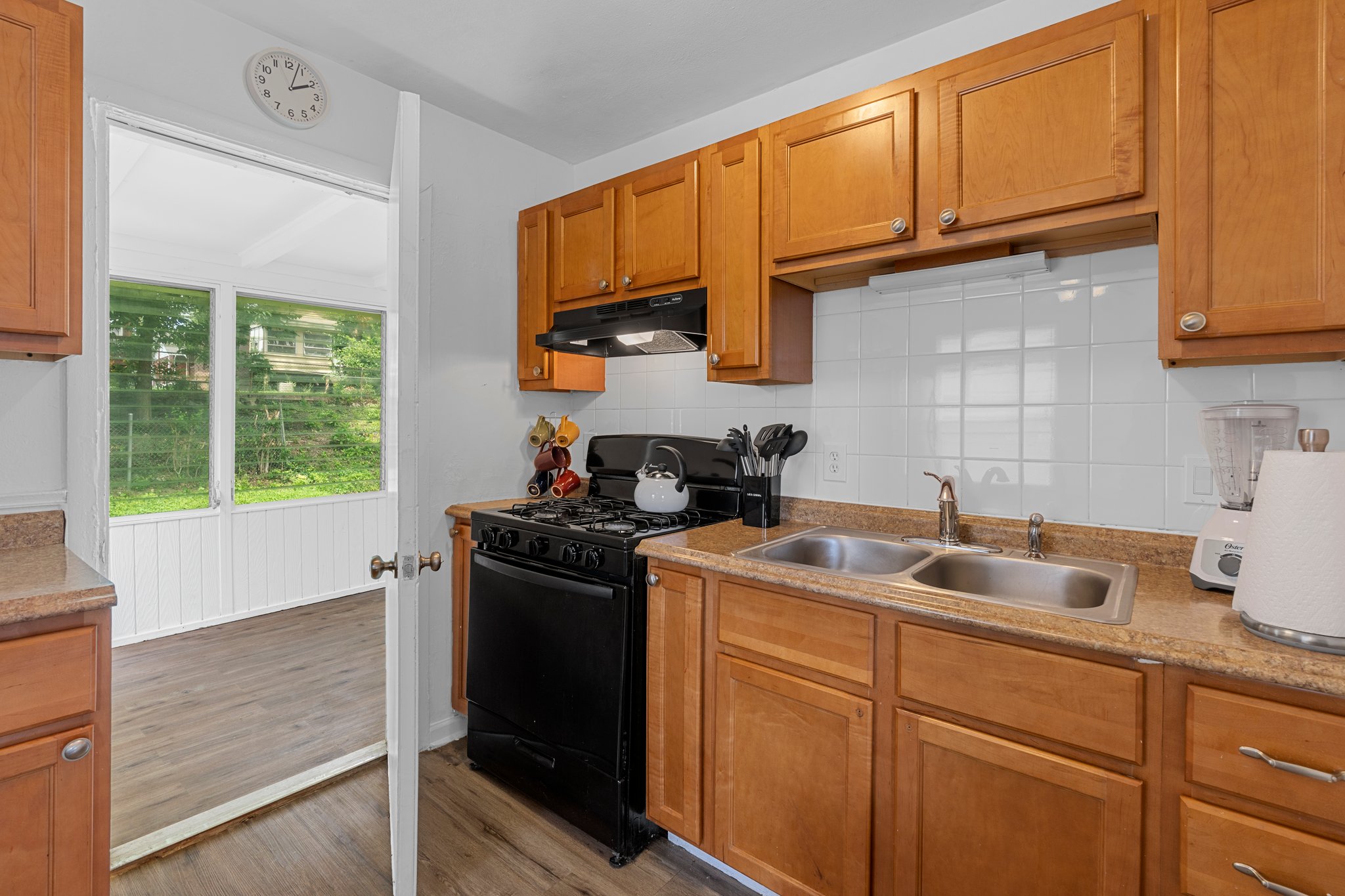 2 Bedrooms Bedrooms, ,1 BathroomBathrooms,Woodford Rentals,For Rent,1369