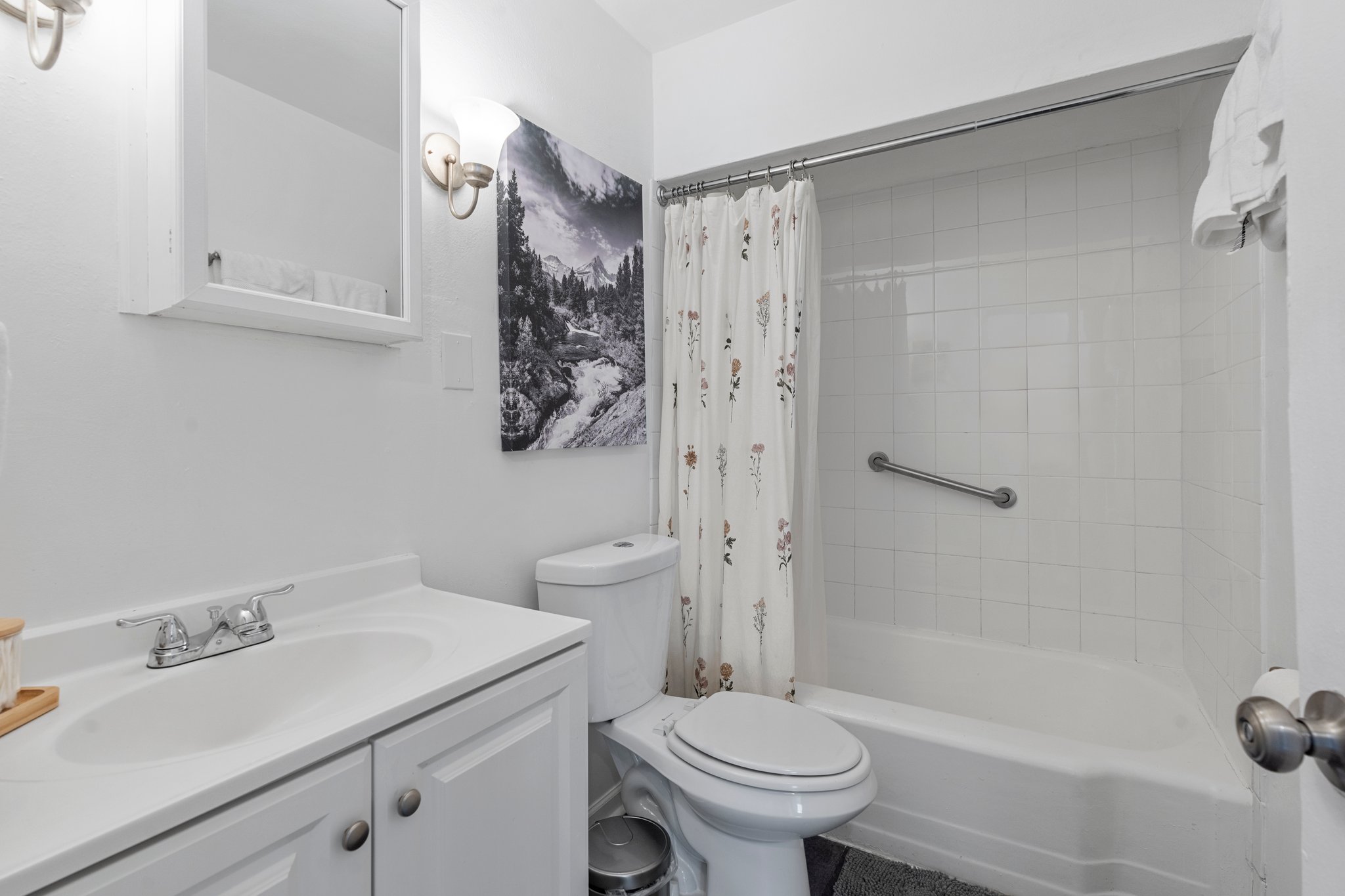 2 Bedrooms Bedrooms, ,1 BathroomBathrooms,Woodford Rentals,For Rent,1369