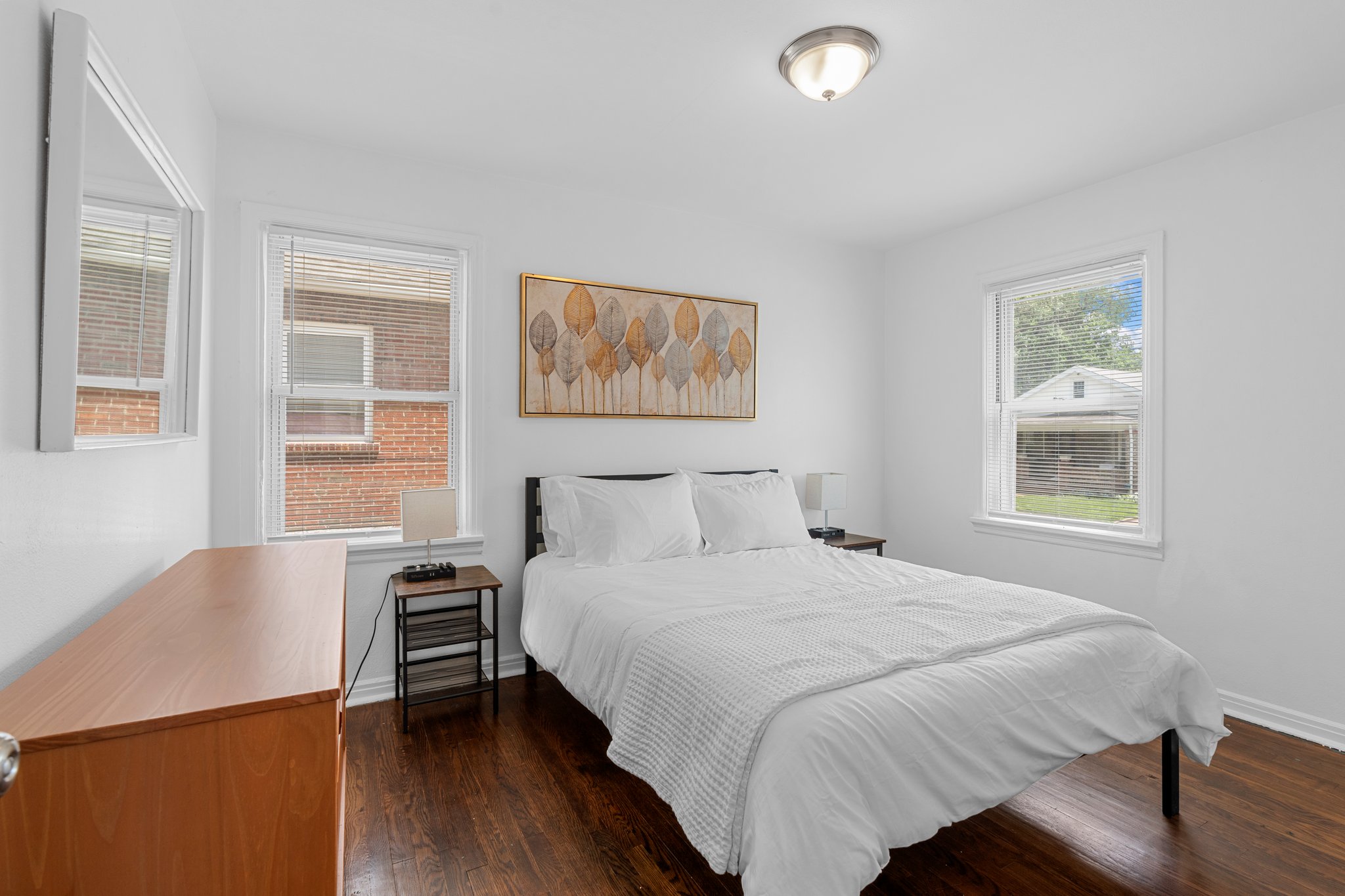 2 Bedrooms Bedrooms, ,1 BathroomBathrooms,Woodford Rentals,For Rent,1369
