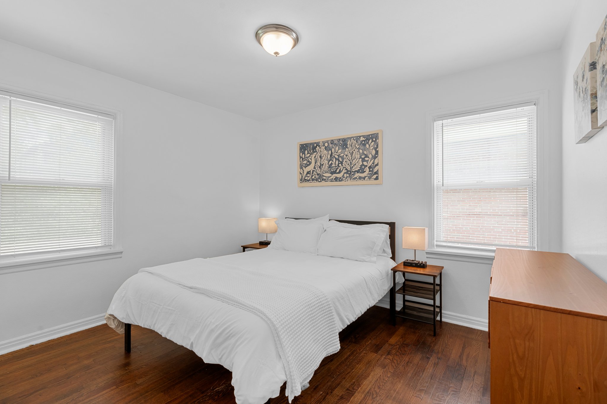 2 Bedrooms Bedrooms, ,1 BathroomBathrooms,Woodford Rentals,For Rent,1369