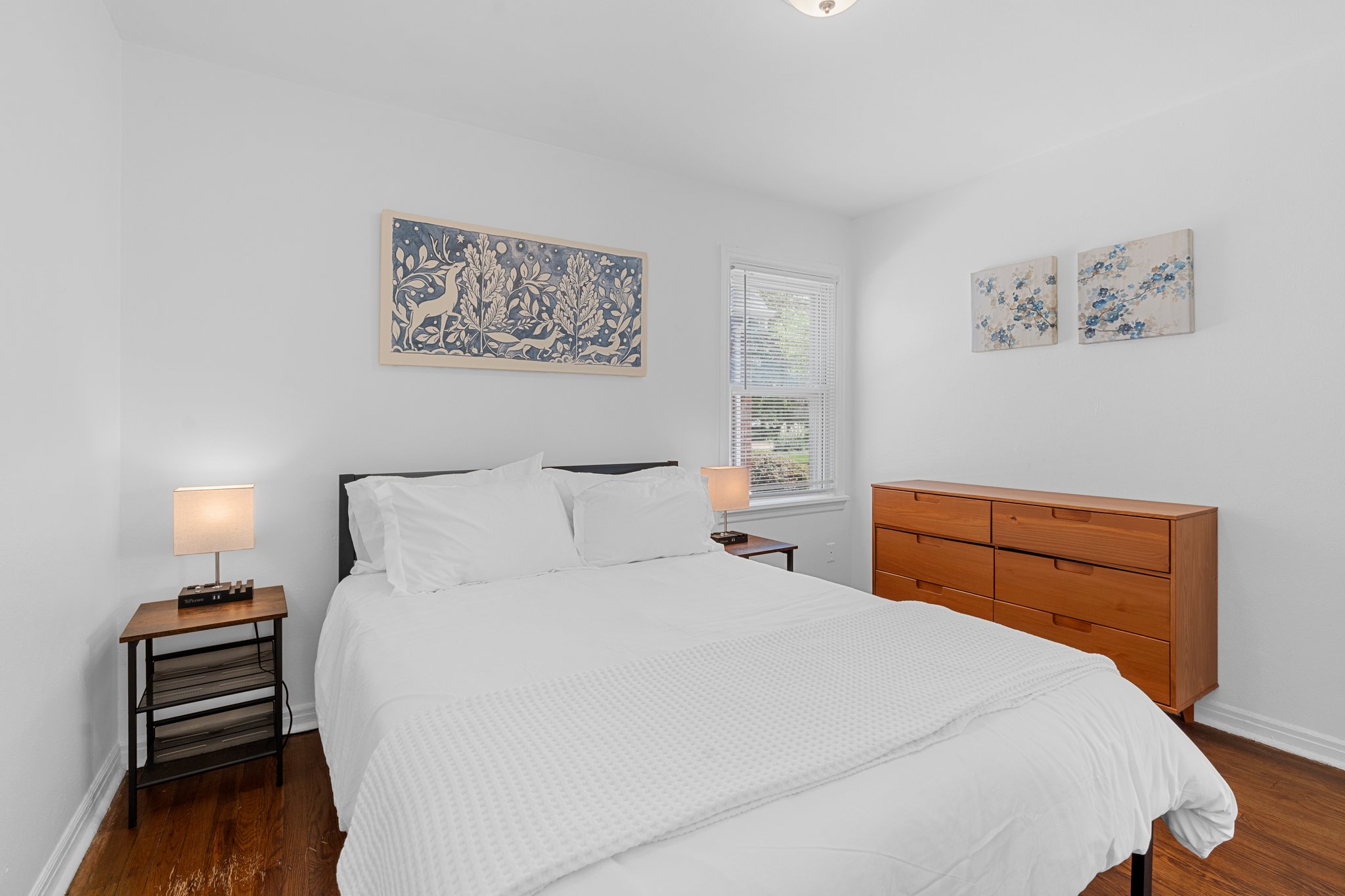 2 Bedrooms Bedrooms, ,1 BathroomBathrooms,Woodford Rentals,For Rent,1369