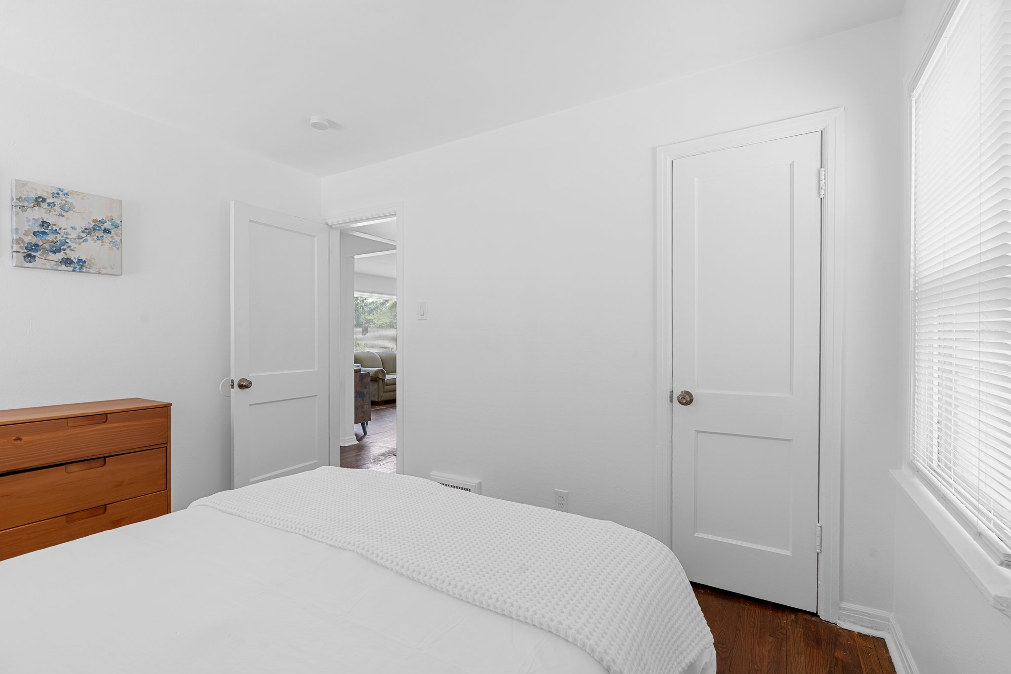 2 Bedrooms Bedrooms, ,1 BathroomBathrooms,Woodford Rentals,For Rent,1369
