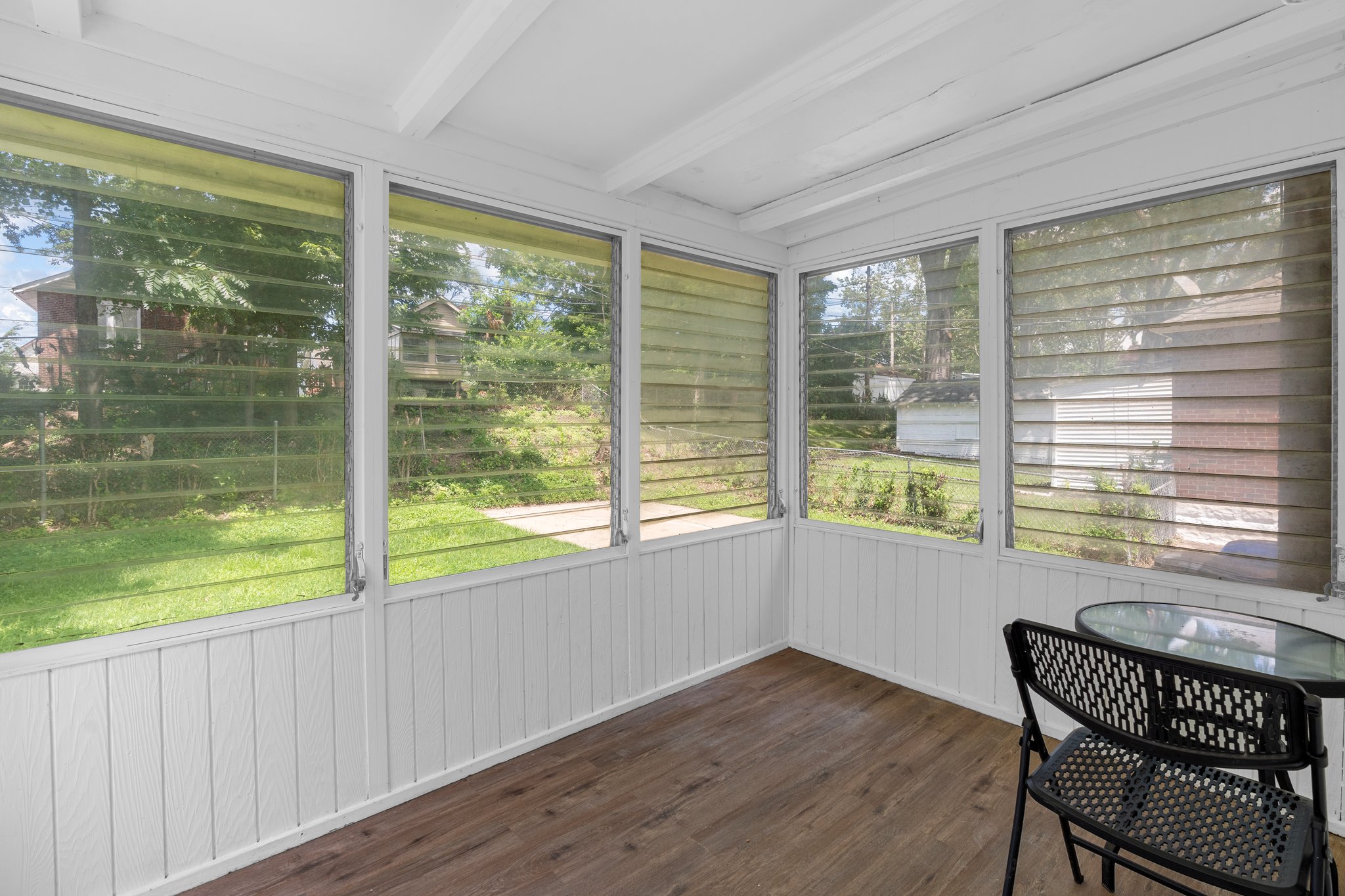 2 Bedrooms Bedrooms, ,1 BathroomBathrooms,Woodford Rentals,For Rent,1369