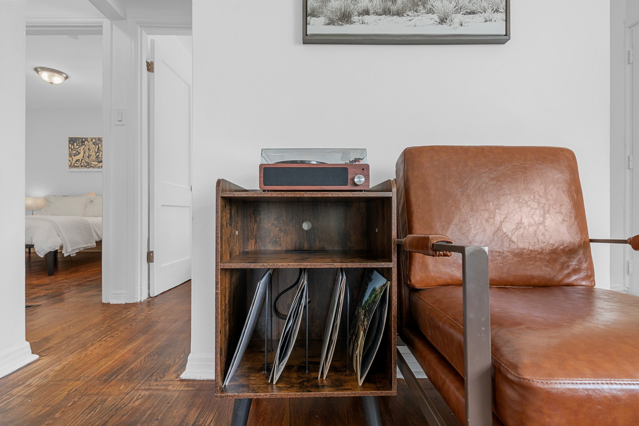 2 Bedrooms Bedrooms, ,1 BathroomBathrooms,Woodford Rentals,For Rent,1369