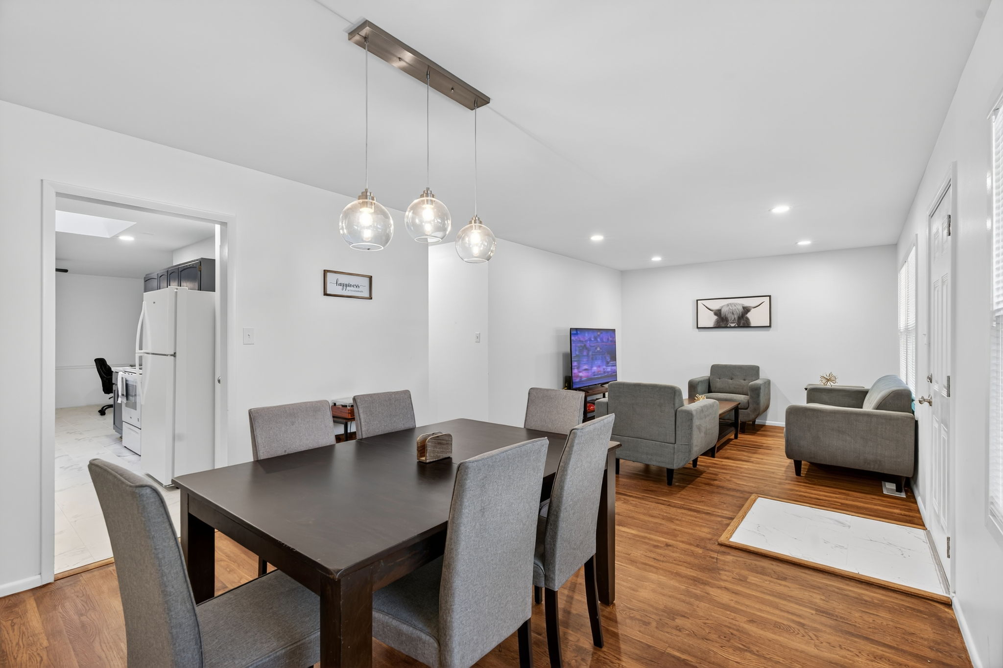 3 Bedrooms Bedrooms, ,2 BathroomsBathrooms,Woodford Rentals,For Rent,1370