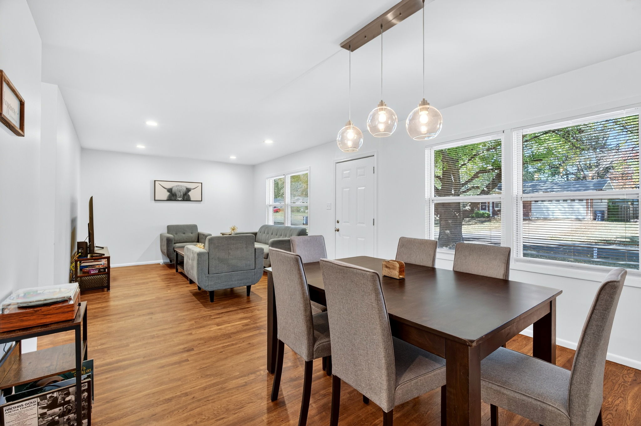 3 Bedrooms Bedrooms, ,2 BathroomsBathrooms,Woodford Rentals,For Rent,1370