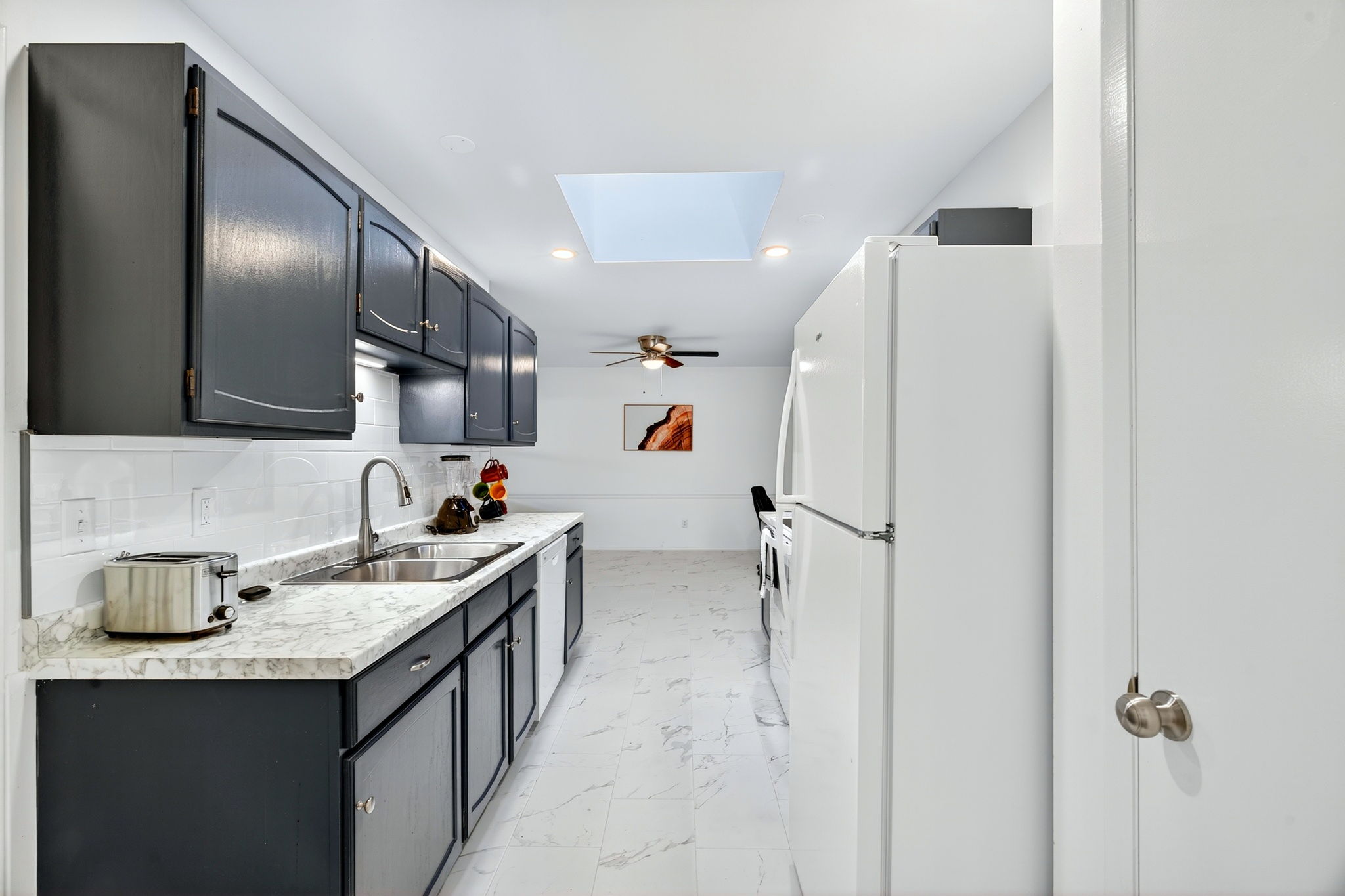 3 Bedrooms Bedrooms, ,2 BathroomsBathrooms,Woodford Rentals,For Rent,1370