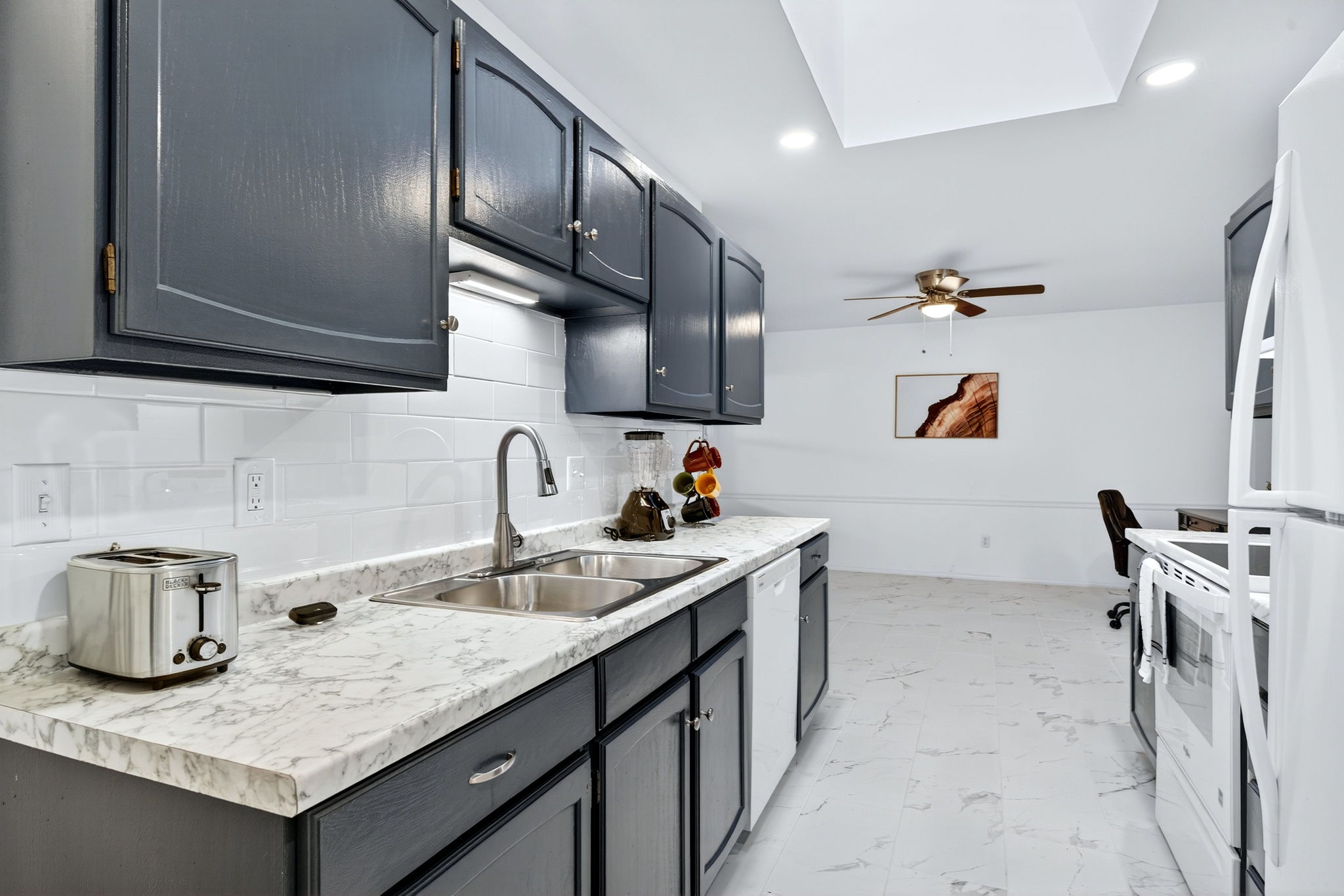 3 Bedrooms Bedrooms, ,2 BathroomsBathrooms,Woodford Rentals,For Rent,1370