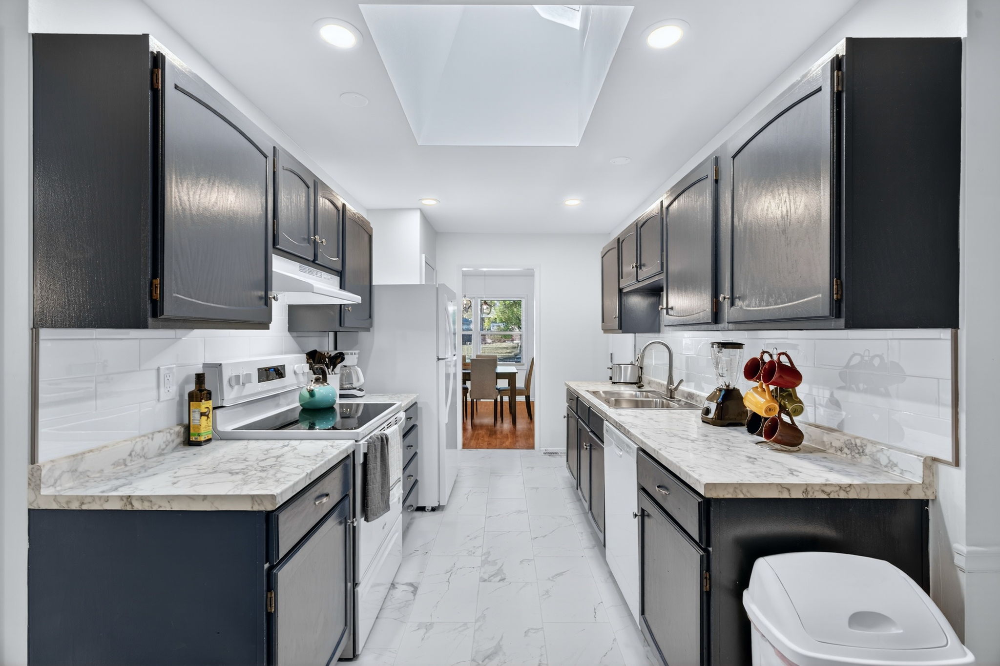 3 Bedrooms Bedrooms, ,2 BathroomsBathrooms,Woodford Rentals,For Rent,1370