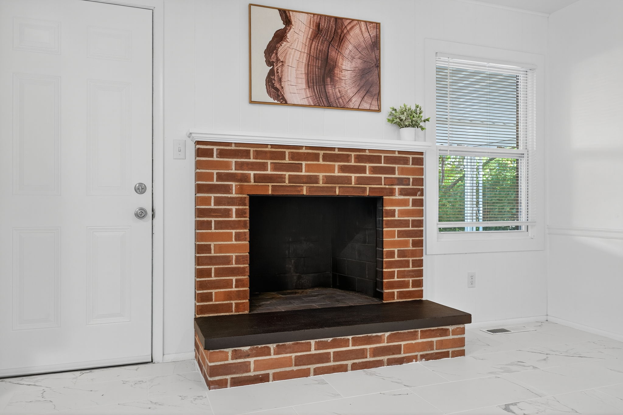 3 Bedrooms Bedrooms, ,2 BathroomsBathrooms,Woodford Rentals,For Rent,1370