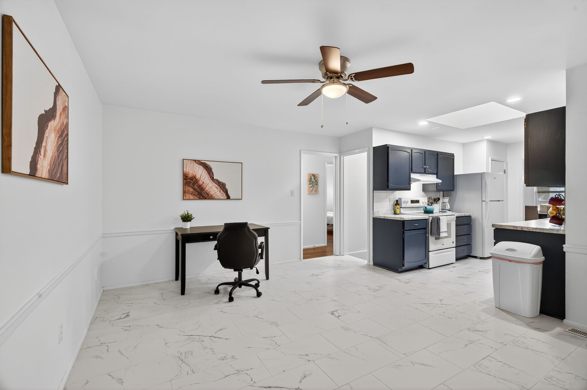 3 Bedrooms Bedrooms, ,2 BathroomsBathrooms,Woodford Rentals,For Rent,1370