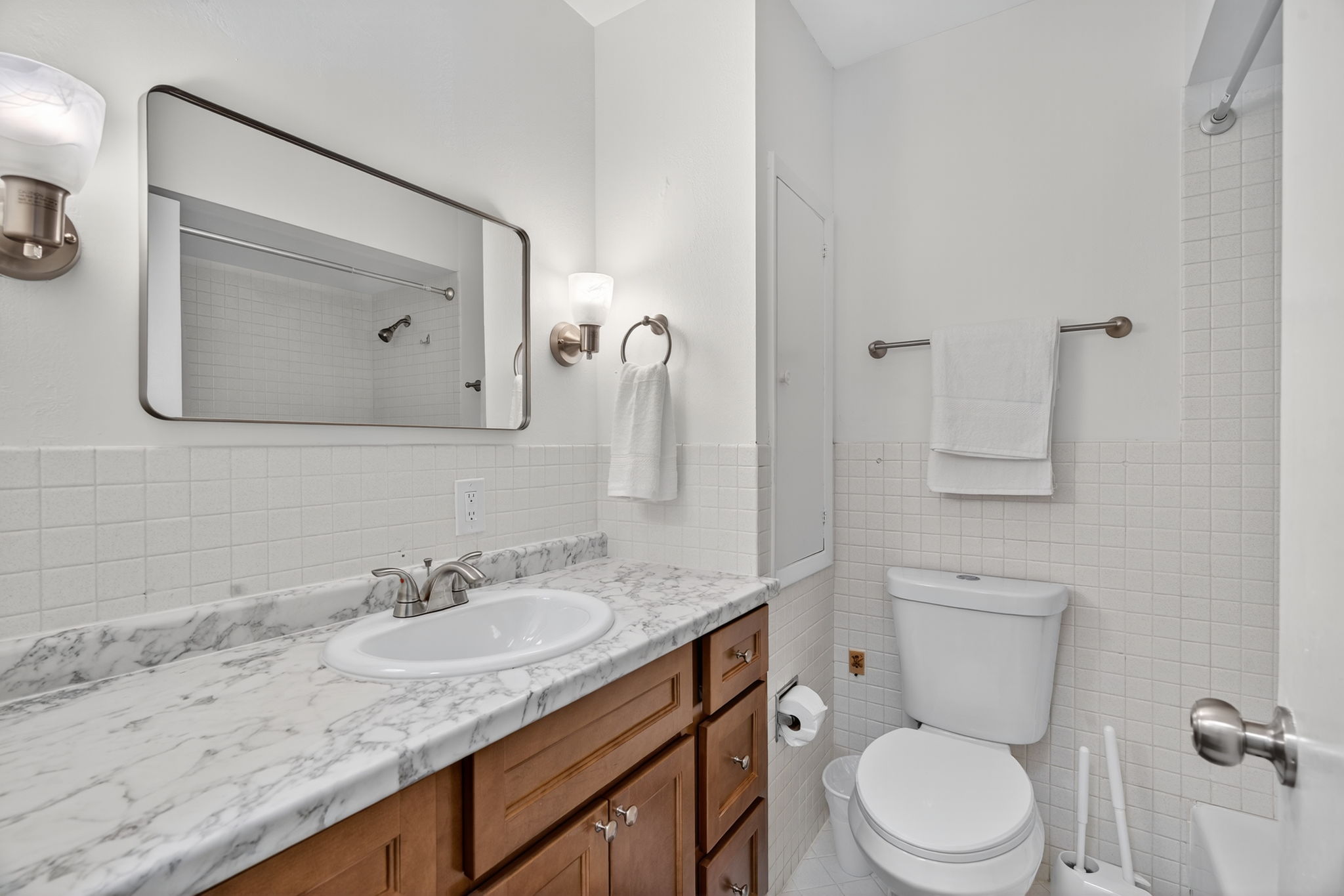 3 Bedrooms Bedrooms, ,2 BathroomsBathrooms,Woodford Rentals,For Rent,1370