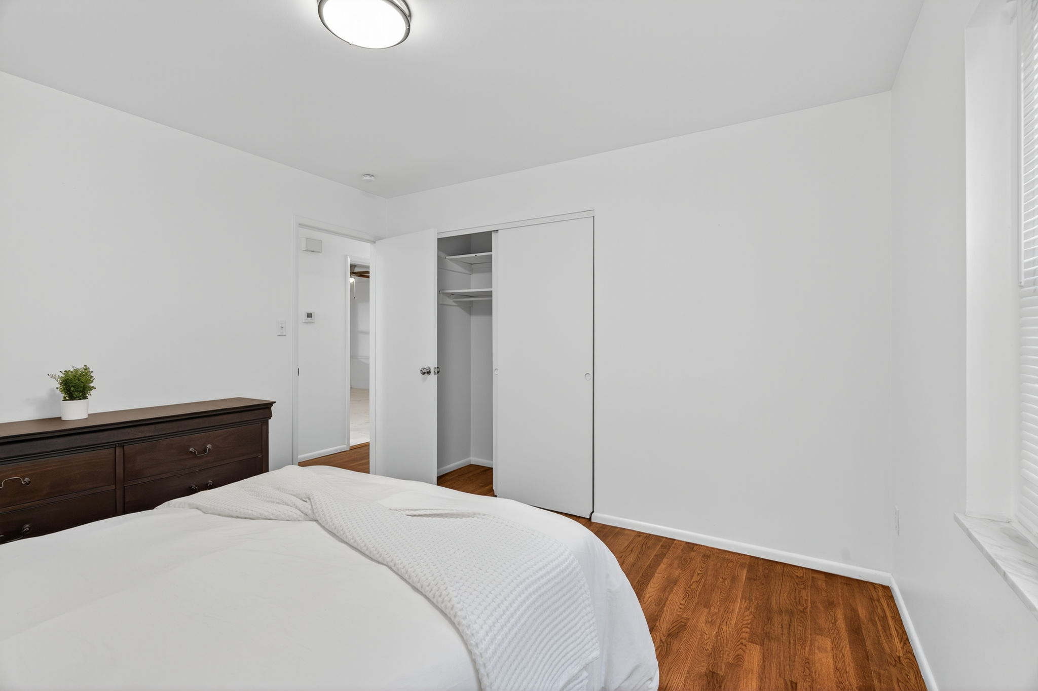 3 Bedrooms Bedrooms, ,2 BathroomsBathrooms,Woodford Rentals,For Rent,1370