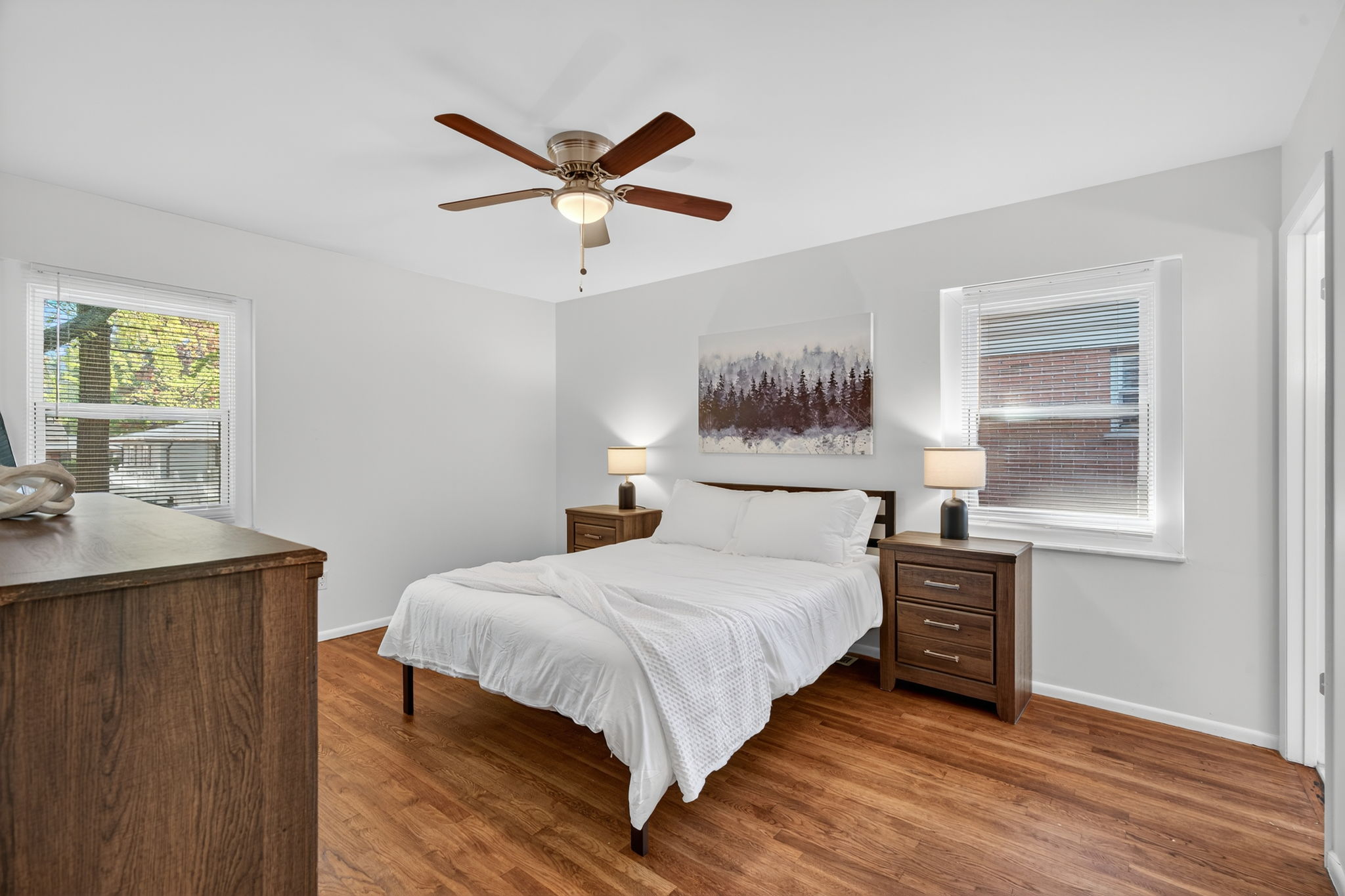 3 Bedrooms Bedrooms, ,2 BathroomsBathrooms,Woodford Rentals,For Rent,1370