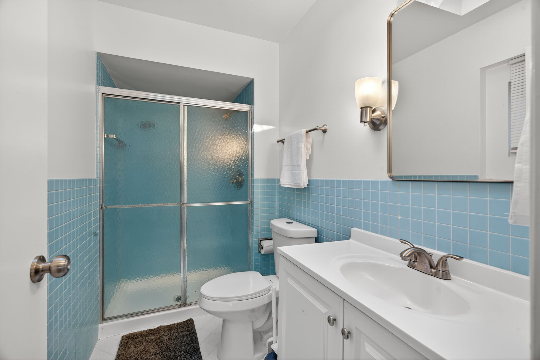 3 Bedrooms Bedrooms, ,2 BathroomsBathrooms,Woodford Rentals,For Rent,1370