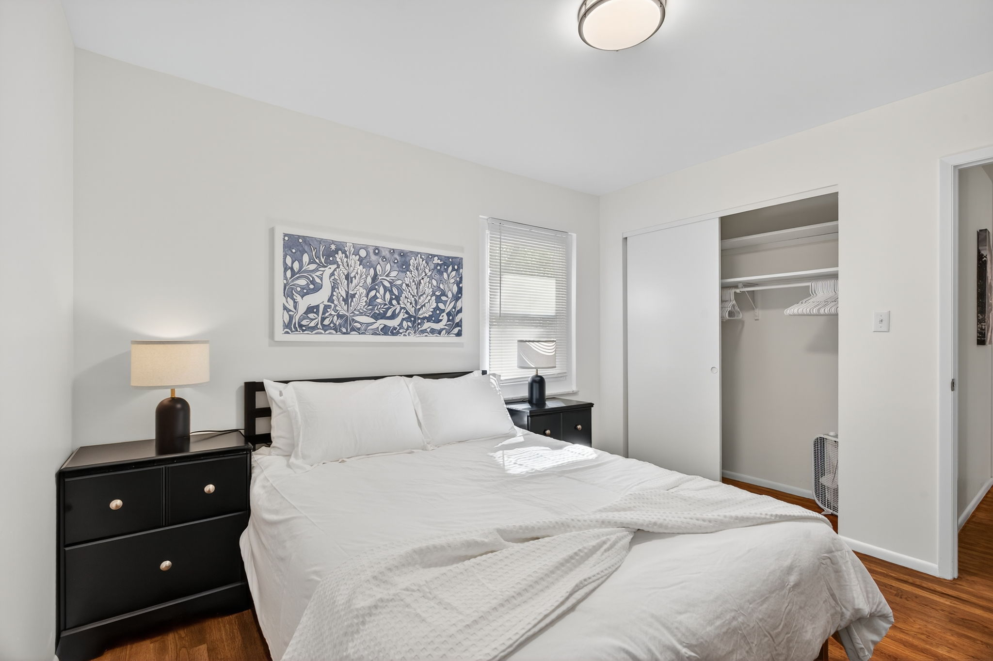 3 Bedrooms Bedrooms, ,2 BathroomsBathrooms,Woodford Rentals,For Rent,1370