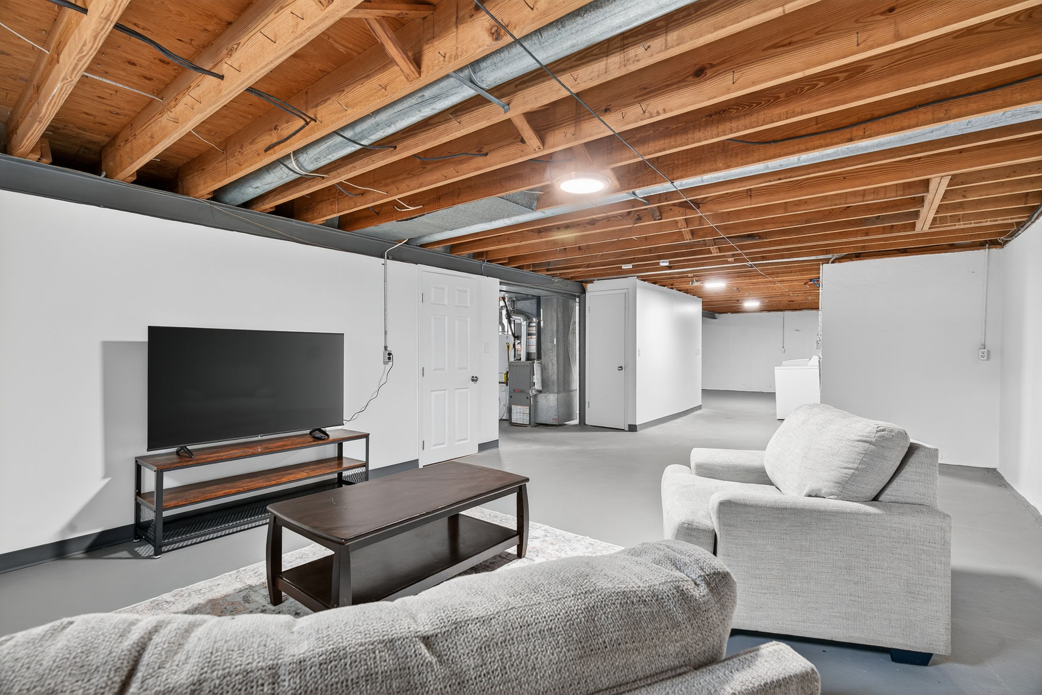 3 Bedrooms Bedrooms, ,2 BathroomsBathrooms,Woodford Rentals,For Rent,1370