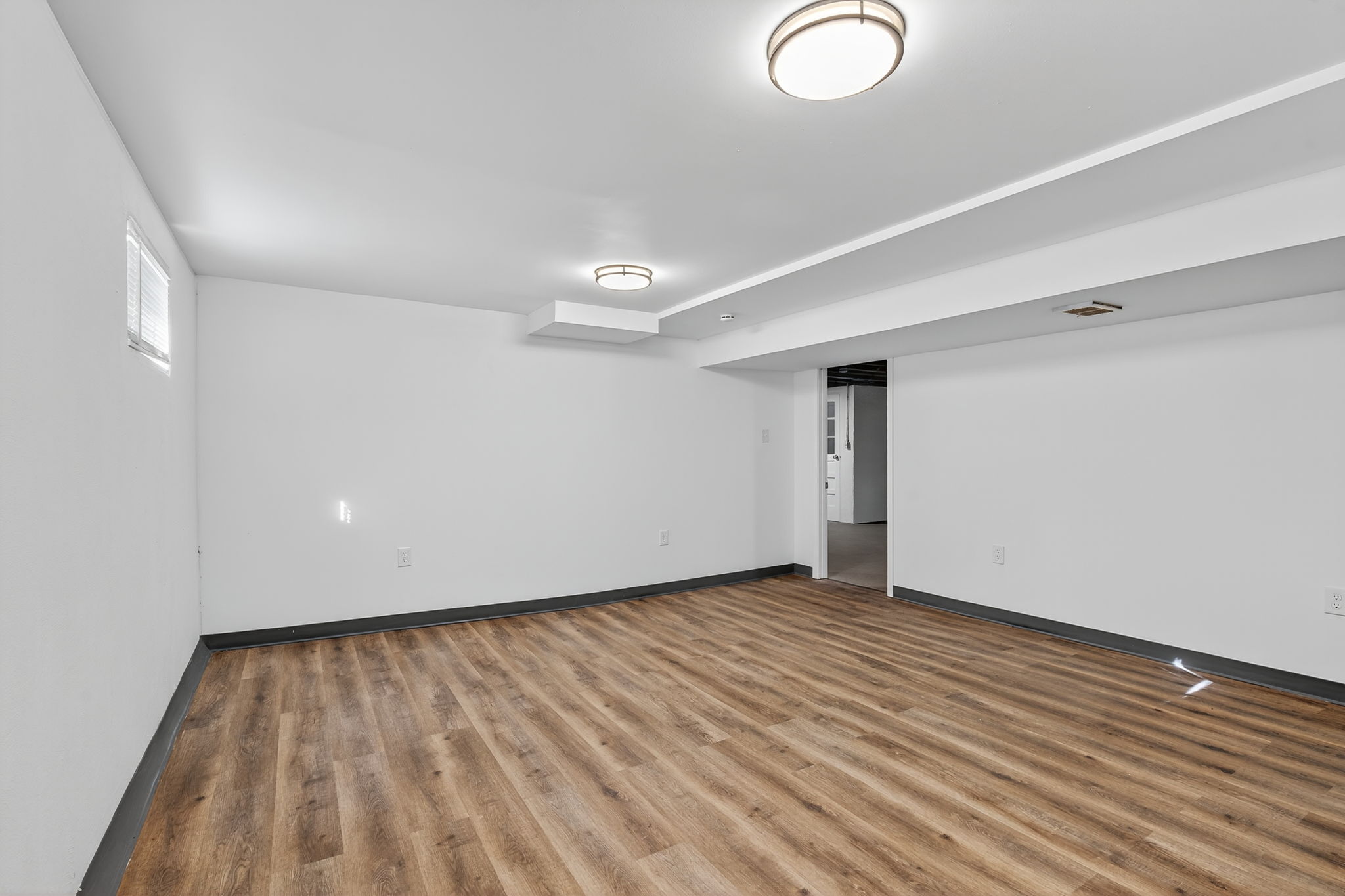 3 Bedrooms Bedrooms, ,2 BathroomsBathrooms,Woodford Rentals,For Rent,1370