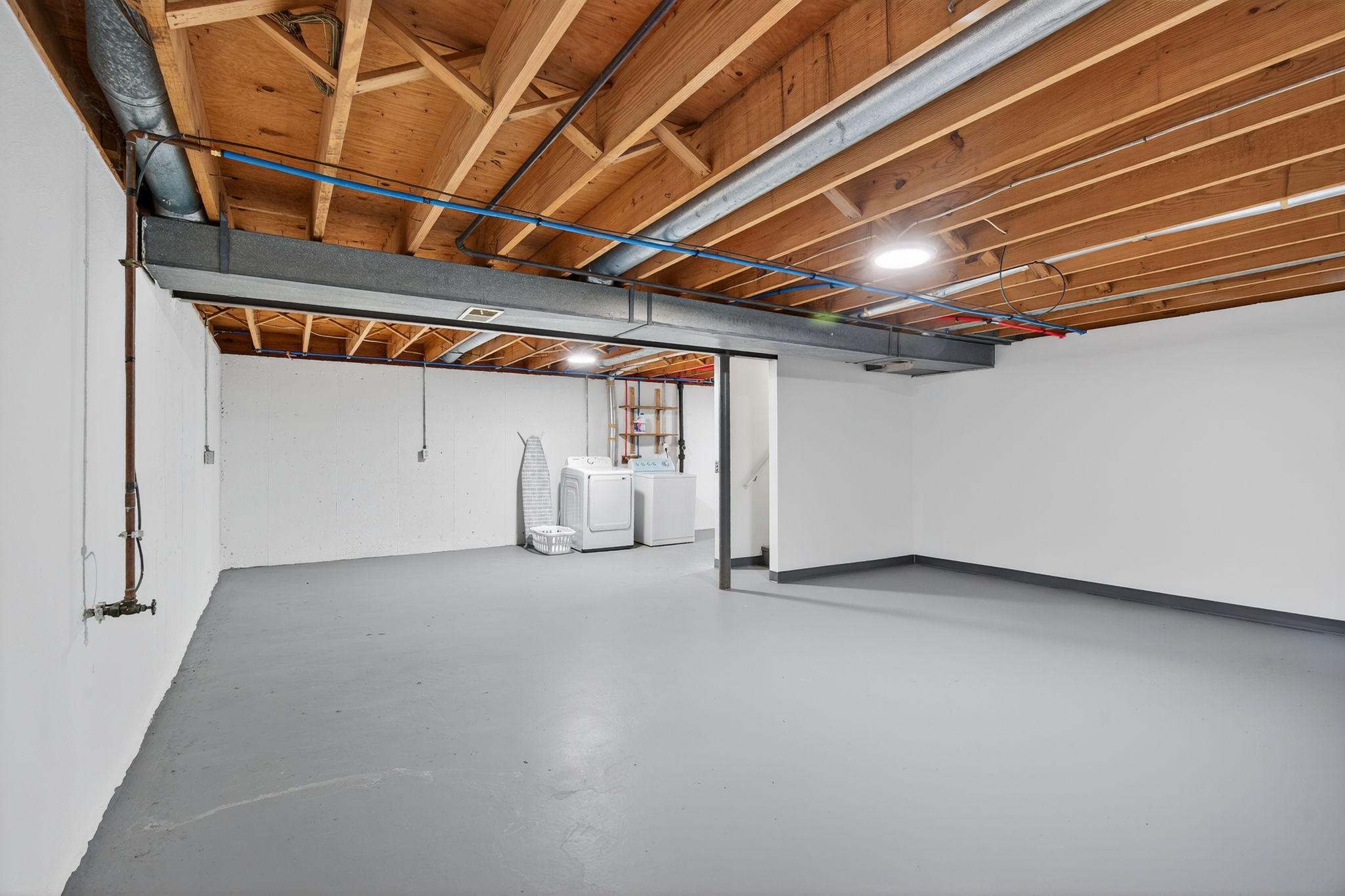 3 Bedrooms Bedrooms, ,2 BathroomsBathrooms,Woodford Rentals,For Rent,1370