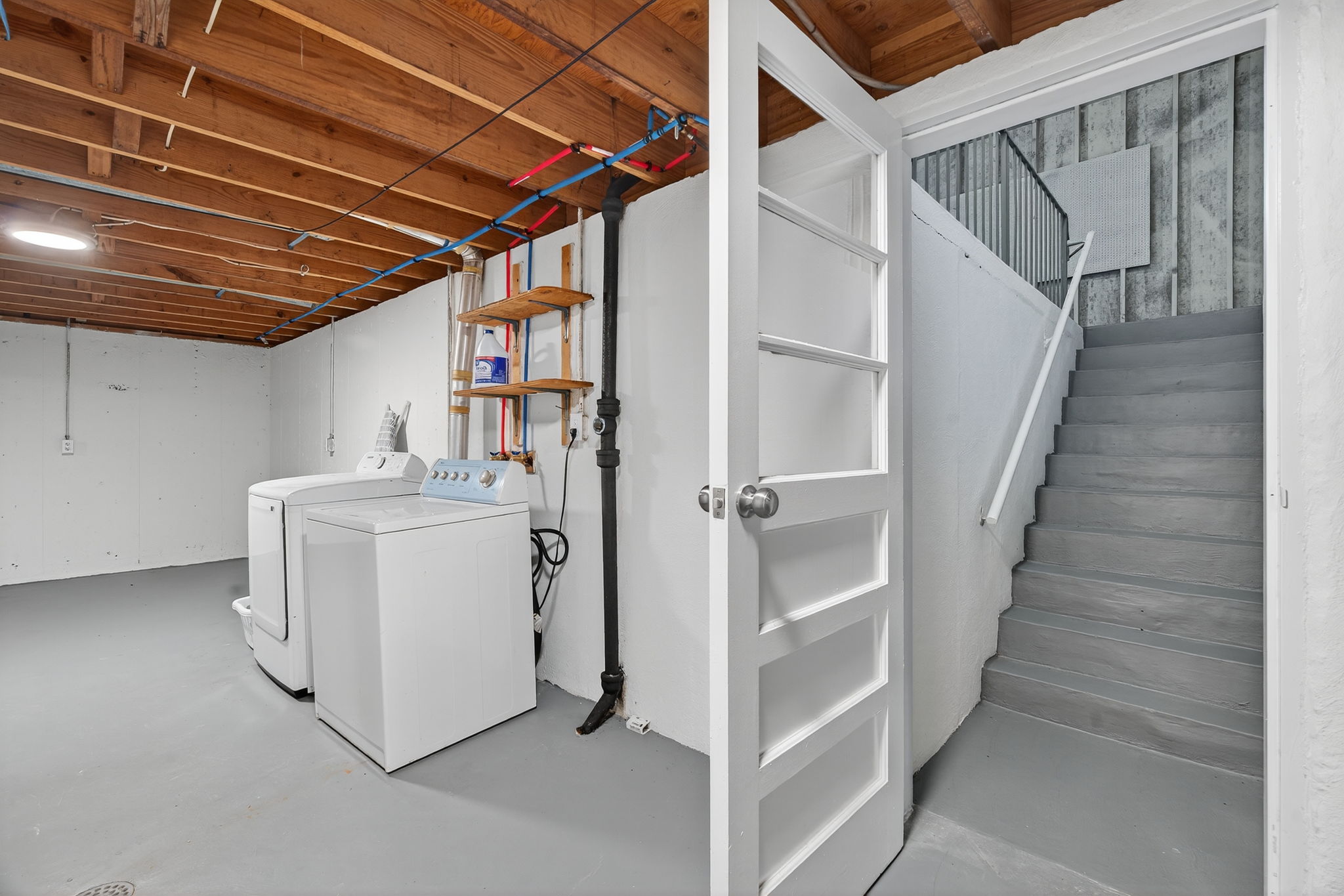 3 Bedrooms Bedrooms, ,2 BathroomsBathrooms,Woodford Rentals,For Rent,1370