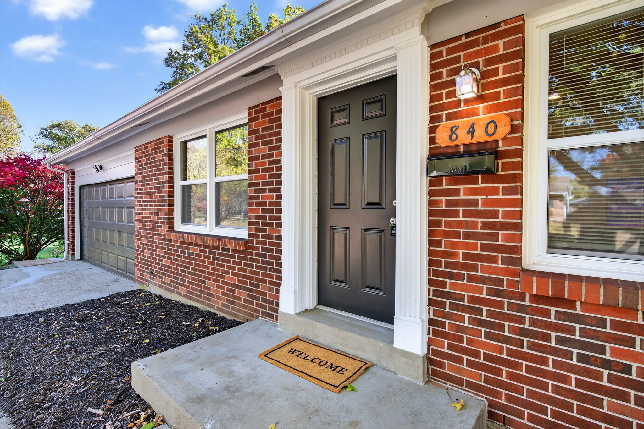 3 Bedrooms Bedrooms, ,2 BathroomsBathrooms,Woodford Rentals,For Rent,1370