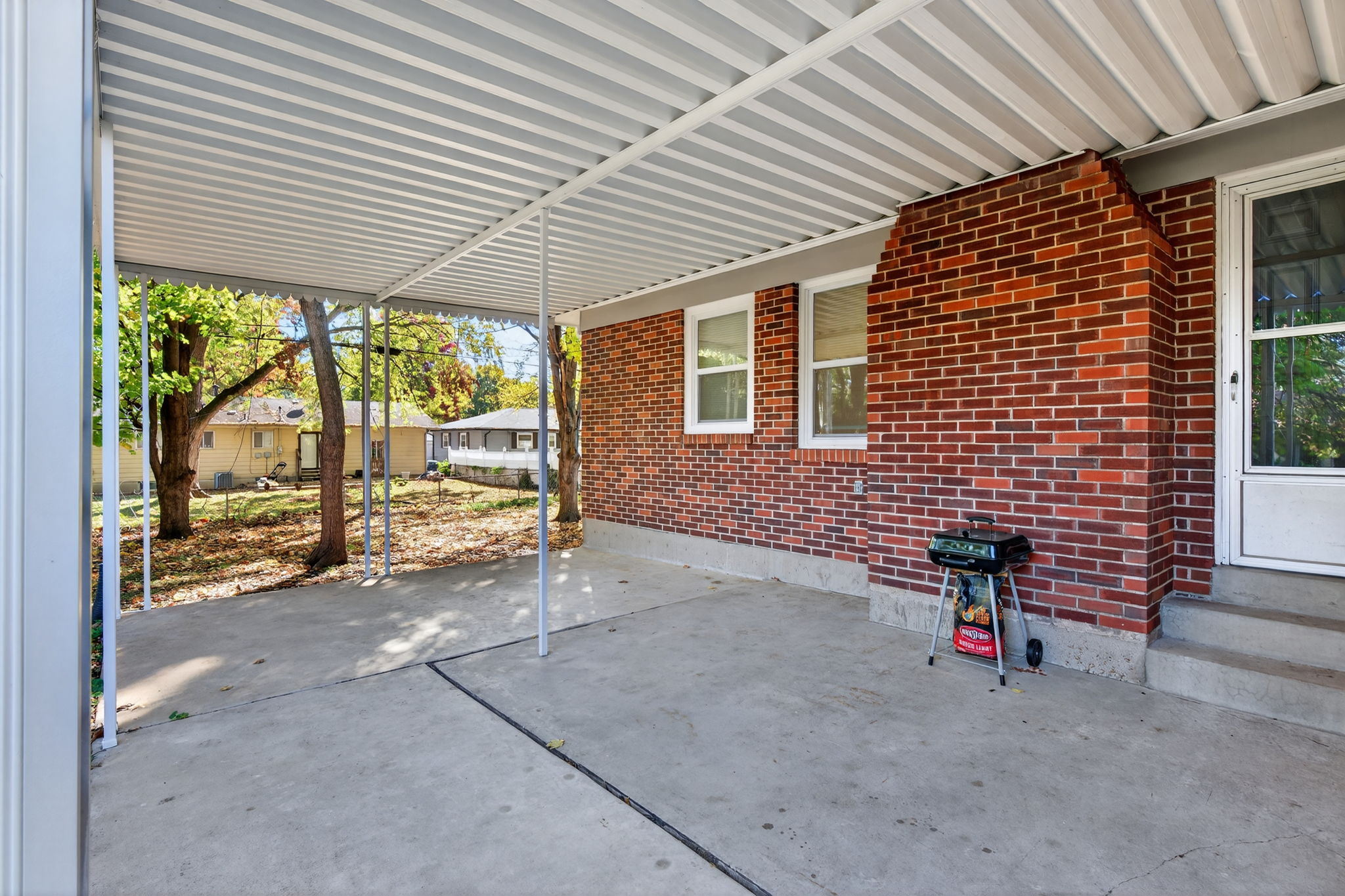 3 Bedrooms Bedrooms, ,2 BathroomsBathrooms,Woodford Rentals,For Rent,1370